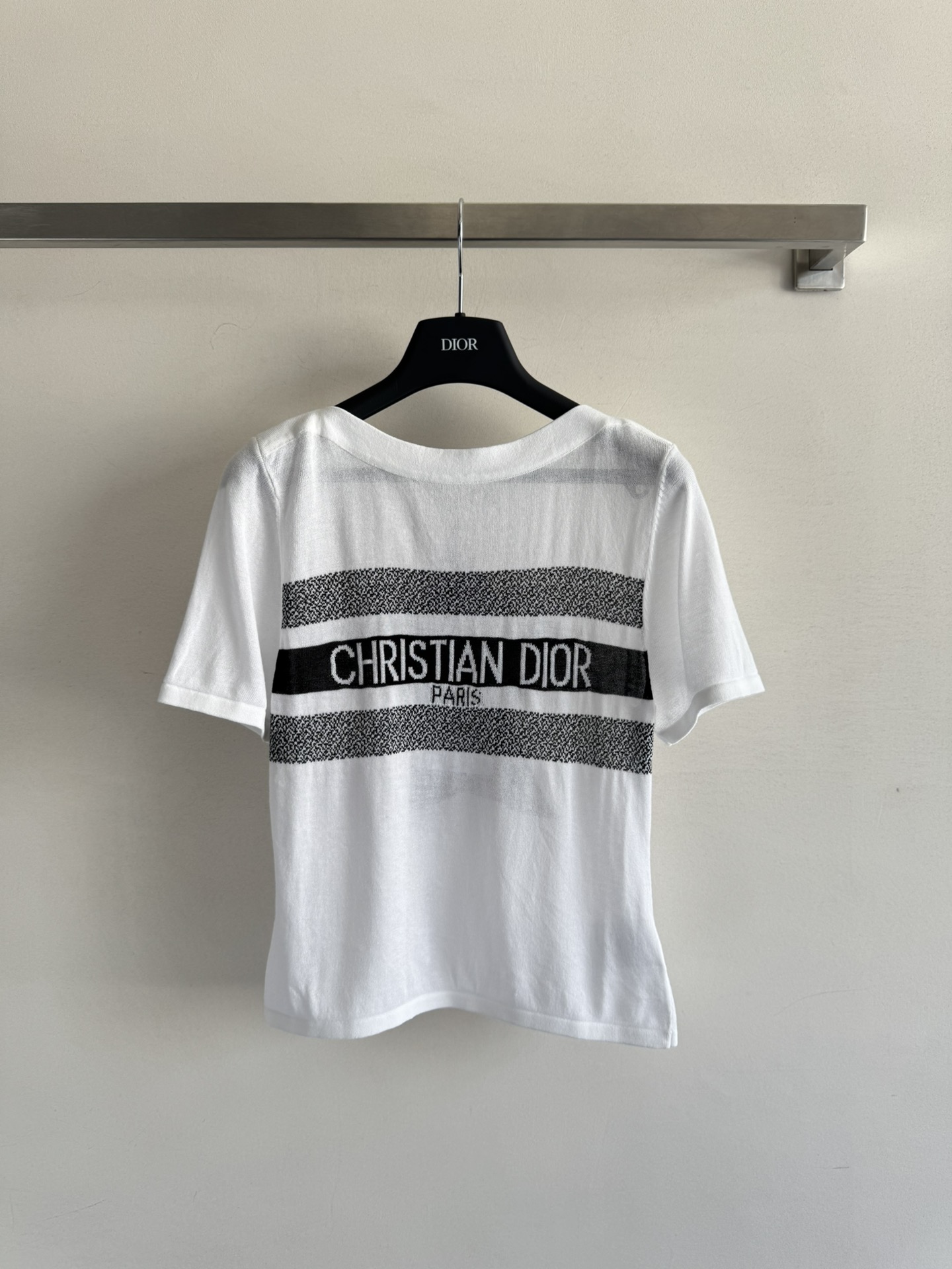 NO:450268,DIO*25SS new style, classic five-pointed star printed short-sleeved sweater, wearable front and back design, embellished with letter logo. The overall style is simple and elegant, not monotonous, fashionable and high-end!  Everyday versatile!  Three-color SML8, dior, T-shirt, alexander wang19860909DIO*25SS新款 经典五角星印花短袖针织衫 前后可穿设计,饰以字母logo点缀 整体简约大方又不单调 时髦高级不过时！日常百搭！三色SML8,,dior,T-shirt,alexander wang,Women's clothing