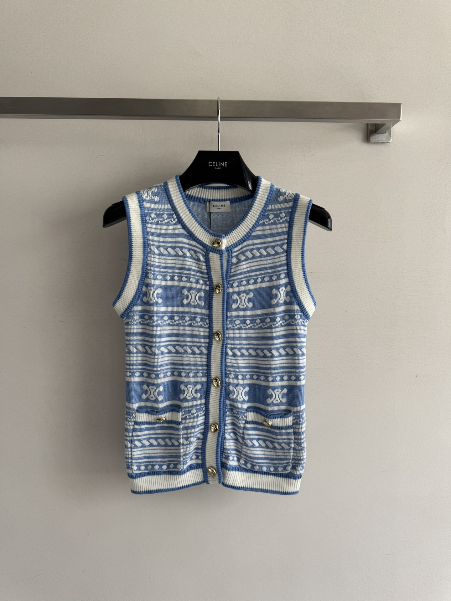 NO:453379,CELIN*25FW new Arc de Triomphe jacquard vest cardigan double pocket design round neck regular version, beautiful and comfortable upper body, versatile and not lacking in aura, healing color, too heart-warming temperament and gentle three-color SML8, celine, alexander wang19860909CELIN*25FW新款 凯旋门提花背心开衫 双口袋设计 圆领常规版型 上身好看又舒适 百搭又不失灵气,治愈颜色太心动了气质又显温婉三色SML8,,celine,alexander wang,Women's clothing