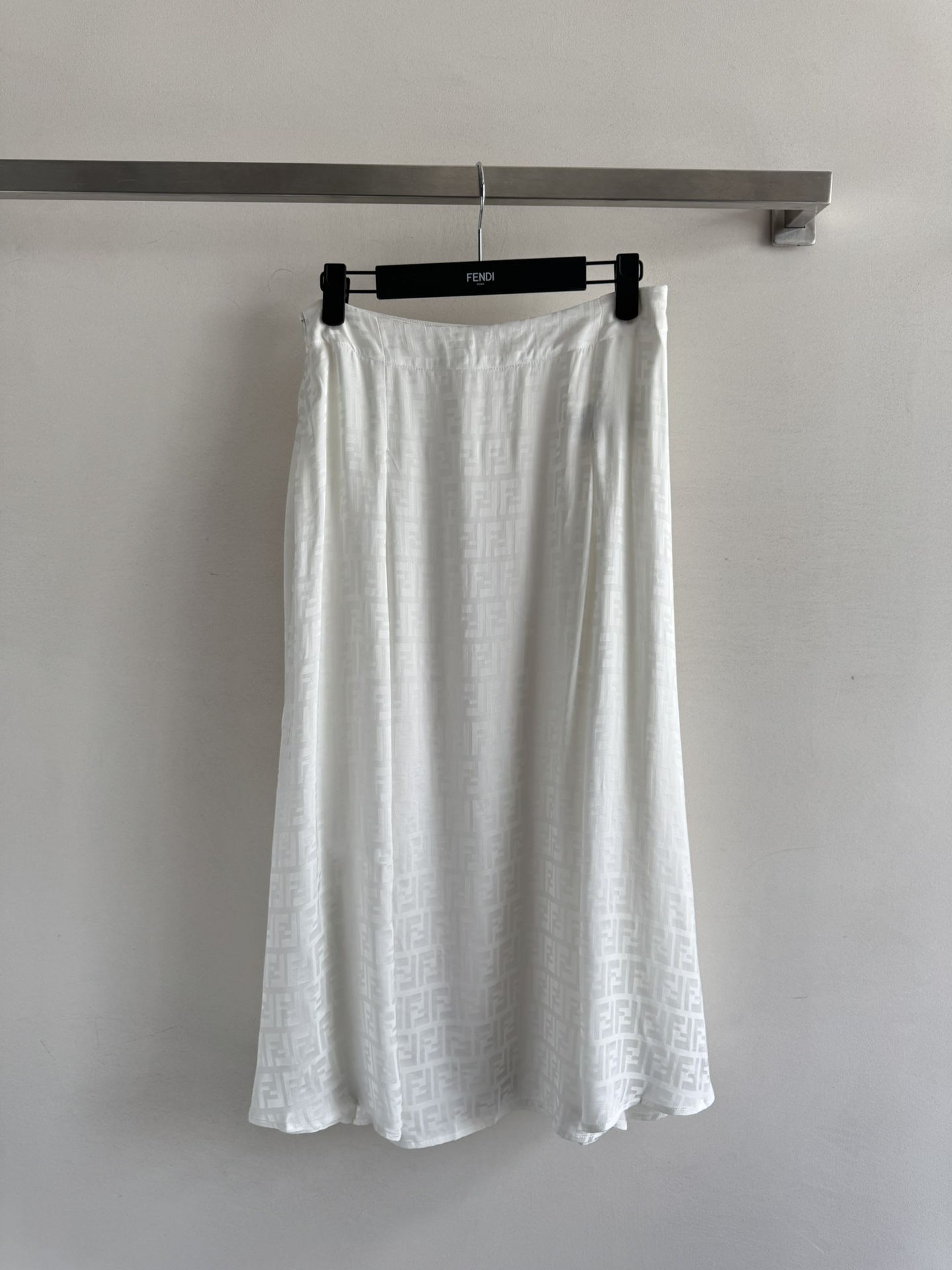 NO:476687,Fend*25FW new style FD home jacquard skirt, loose A-style fashionable and easy to wear, diverse and versatile styles, slim and elegant, and can create a sense of autumn and winter atmosphere!  Be casual and free!  The texture is also good!  Retro and fashionable body can control SML, fendi, dior, skirts, alexander wang19860909Fend*25FW新款 FD家老提花半身裙,宽松A版型时髦好穿 风格多样百搭 显瘦大气 太能营造秋冬的氛围感了！随性洒脱！质感也敲好！复古又时尚各种身材都可以驾驭SML,,fendi,dior,skirts,alexander wang,Women's clothing