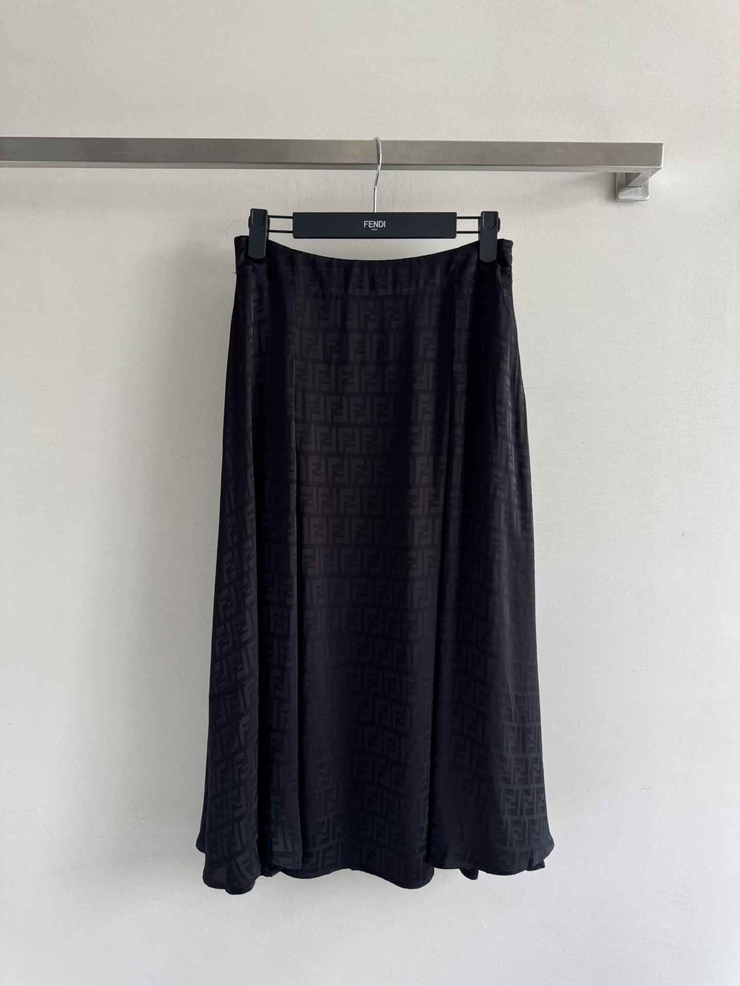 NO:476629,Fend*25FW new style FD home jacquard skirt, loose A-style fashionable and easy to wear, diverse and versatile styles, slim and elegant, and can create a sense of autumn and winter atmosphere!  Be casual and free!  The texture is also good!  Retro and fashionable body can be used to control SMl, fendi, dior, skirts, alexander wang19860909Fend*25FW新款 FD家老提花半身裙,宽松A版型时髦好穿 风格多样百搭 显瘦大气 太能营造秋冬的氛围感了！随性洒脱！质感也敲好！复古又时尚各种身材都可以驾驭SMl,,fendi,dior,skirts,alexander wang,Women's clothing