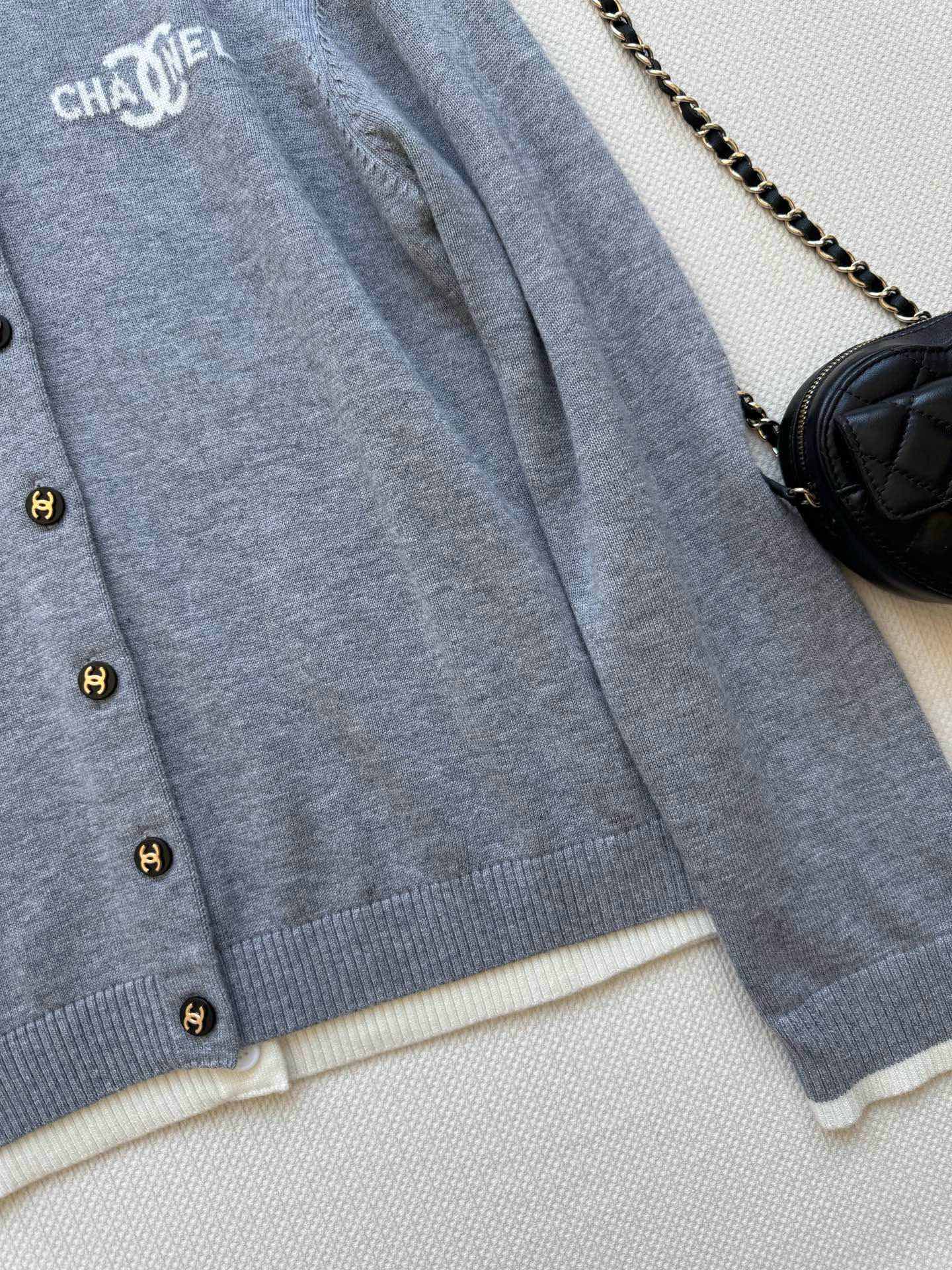 Chanel 25FW Two-Piece Long Sleeve Knitted Cardigan - Classic & Elegant 5 i1756708437 7365 3