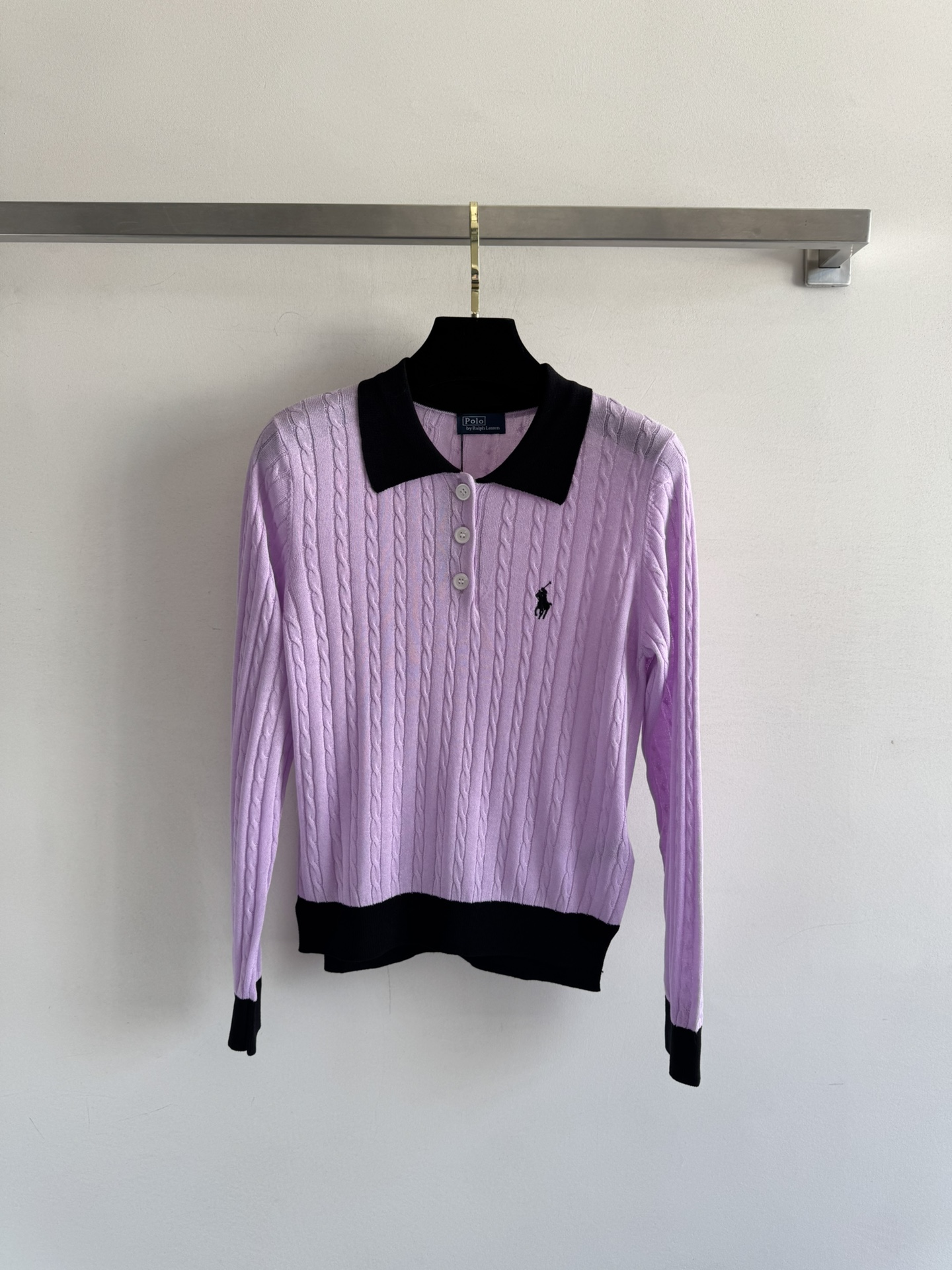 NO:492228,Ralph Laure*25 new long-sleeved Polo shirt with minimalist contrasting lapel design has always been very versatile, the collar craftsmanship and the iconic embroidery pony are lifelike, simple but not lacking high-end and elegant, classic and timeless, full of retro college style six-color SML, loro piana, alexander wang19860909Ralph Laure*25新款长袖Polo衫极简撞色的翻领设计一直很百搭,绞花工艺加上标志性的刺绣小马栩栩如生 简约却不失高端大气 经典不过时,满满复古学院风六色SML,,loro piana,alexander wang,Women's clothing