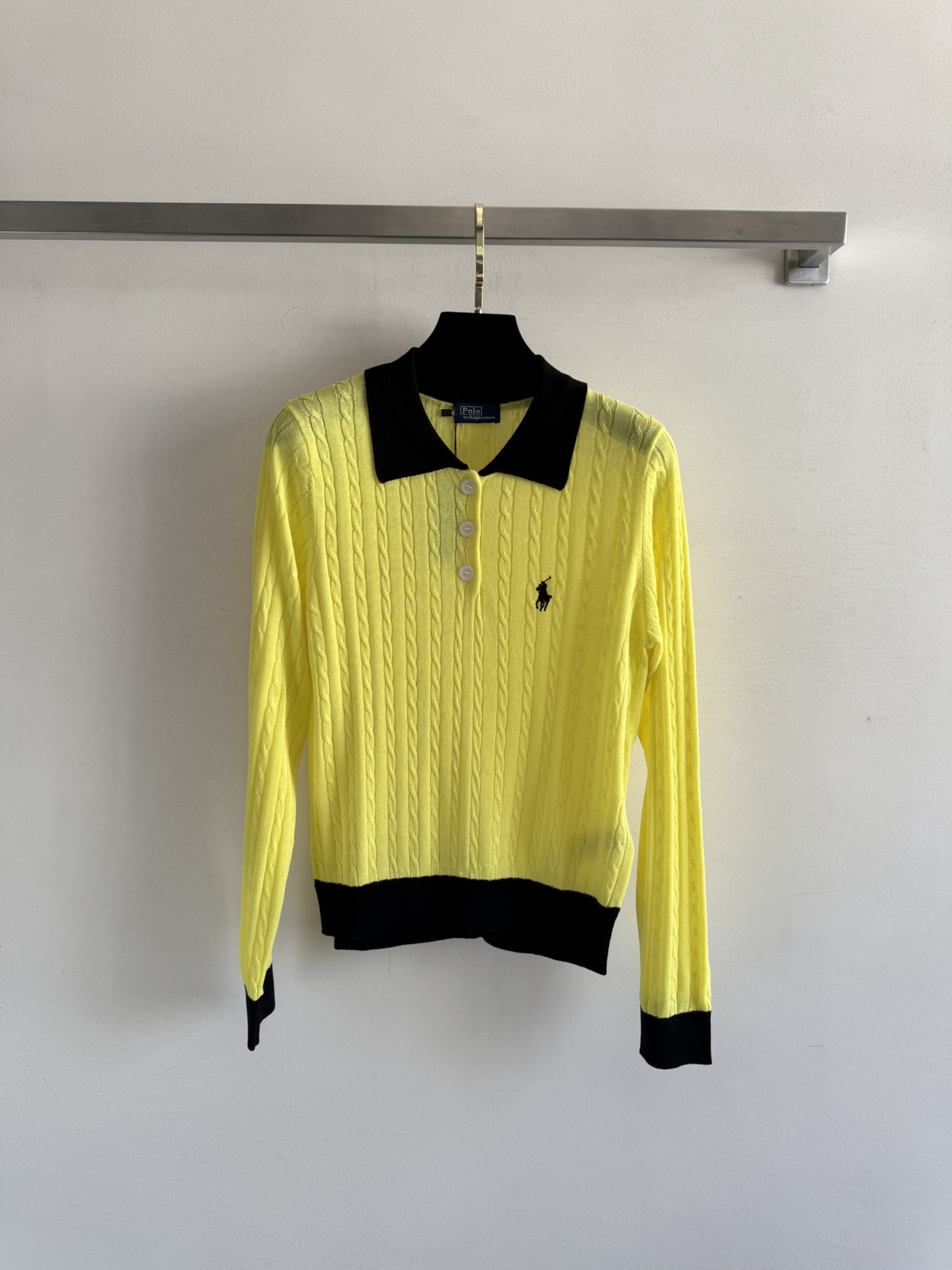 NO:492234,Ralph Laure*25 new long-sleeved Polo shirt with minimalist contrasting lapel design has always been very versatile, the collar craftsmanship and the iconic embroidery pony are lifelike, simple but not lacking high-end and elegant, classic and timeless, full of retro college style six-color SML-, loro piana, alexander wang19860909Ralph Laure*25新款长袖Polo衫极简撞色的翻领设计一直很百搭,绞花工艺加上标志性的刺绣小马栩栩如生 简约却不失高端大气 经典不过时,满满复古学院风六色SML-,,loro piana,alexander wang,Women's clothing