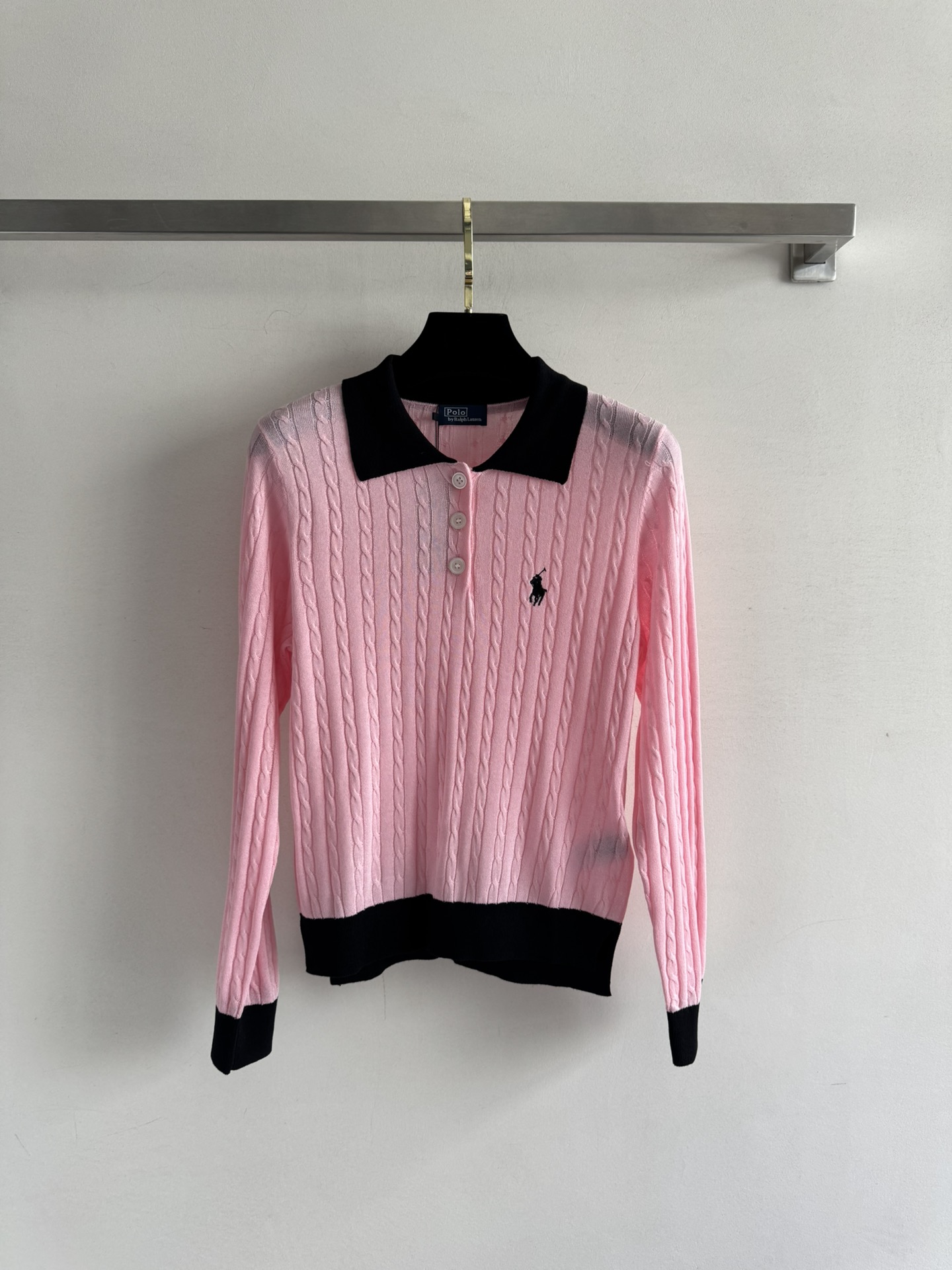 NO:492239,aRalph Laure*25 new long-sleeved Polo shirt with minimalist contrasting lapel design has always been very versatile, the collar craftsmanship and the iconic embroidery pony are lifelike, simple but not lacking high-end and elegant, classic and timeless, full of retro college style six-color SML, loro piana, alexander wang19860909aRalph Laure*25新款长袖Polo衫极简撞色的翻领设计一直很百搭,绞花工艺加上标志性的刺绣小马栩栩如生 简约却不失高端大气 经典不过时,满满复古学院风六色SML,,loro piana,alexander wang,Women's clothing