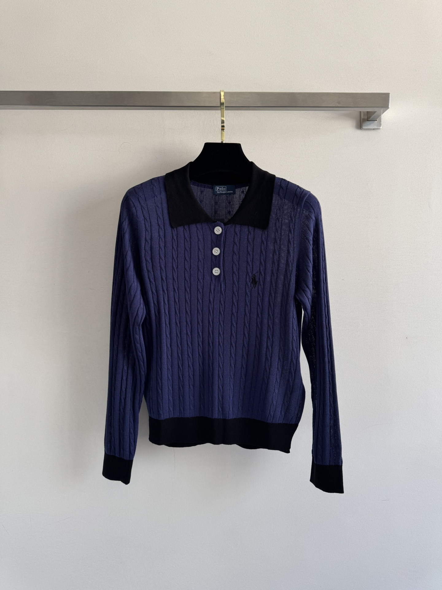 NO:492244,Ralph Laure*25 new long-sleeved Polo shirt with minimalist contrasting lapel design has always been very versatile, the collar craftsmanship and the iconic embroidery pony are lifelike, simple but not lacking high-end and elegant, classic and timeless, full of retro college style six-color SML-, loro piana, alexander wang19860909Ralph Laure*25新款长袖Polo衫极简撞色的翻领设计一直很百搭,绞花工艺加上标志性的刺绣小马栩栩如生 简约却不失高端大气 经典不过时,满满复古学院风六色SML-,,loro piana,alexander wang,Women's clothing