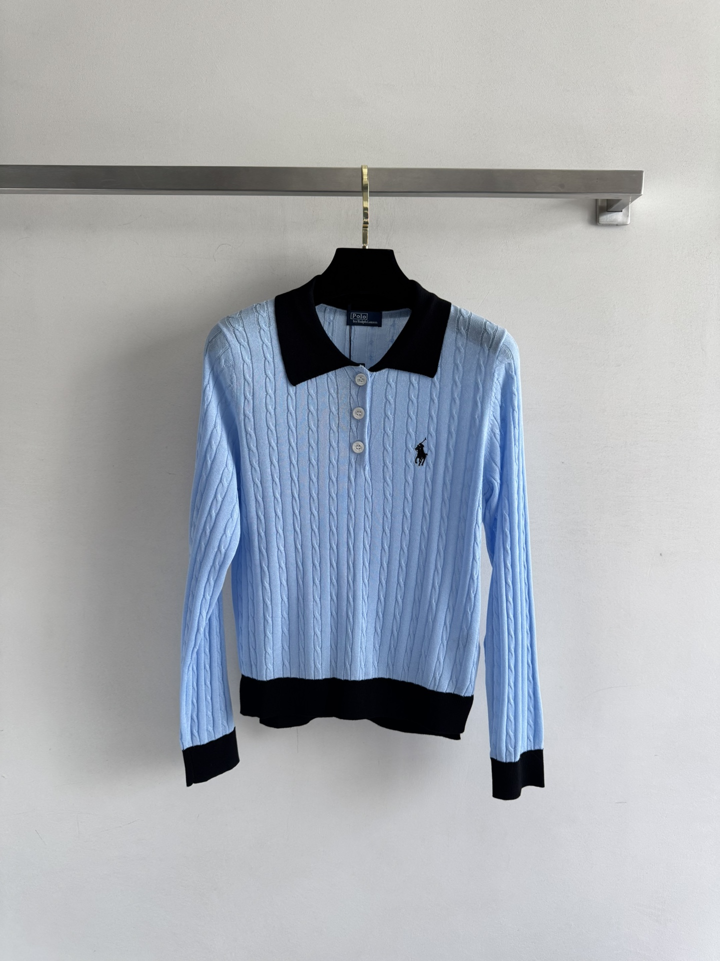 NO:492250,Ralph Laure*25 new long-sleeved Polo shirt with minimalist contrasting lapel design has always been very versatile, the collar craftsmanship and the iconic embroidery pony are lifelike, simple but not lacking high-end and elegant, classic and timeless, full of retro college style six-color SML, loro piana, alexander wang19860909Ralph Laure*25新款长袖Polo衫极简撞色的翻领设计一直很百搭,绞花工艺加上标志性的刺绣小马栩栩如生 简约却不失高端大气 经典不过时,满满复古学院风六色SML,,loro piana,alexander wang,Women's clothing