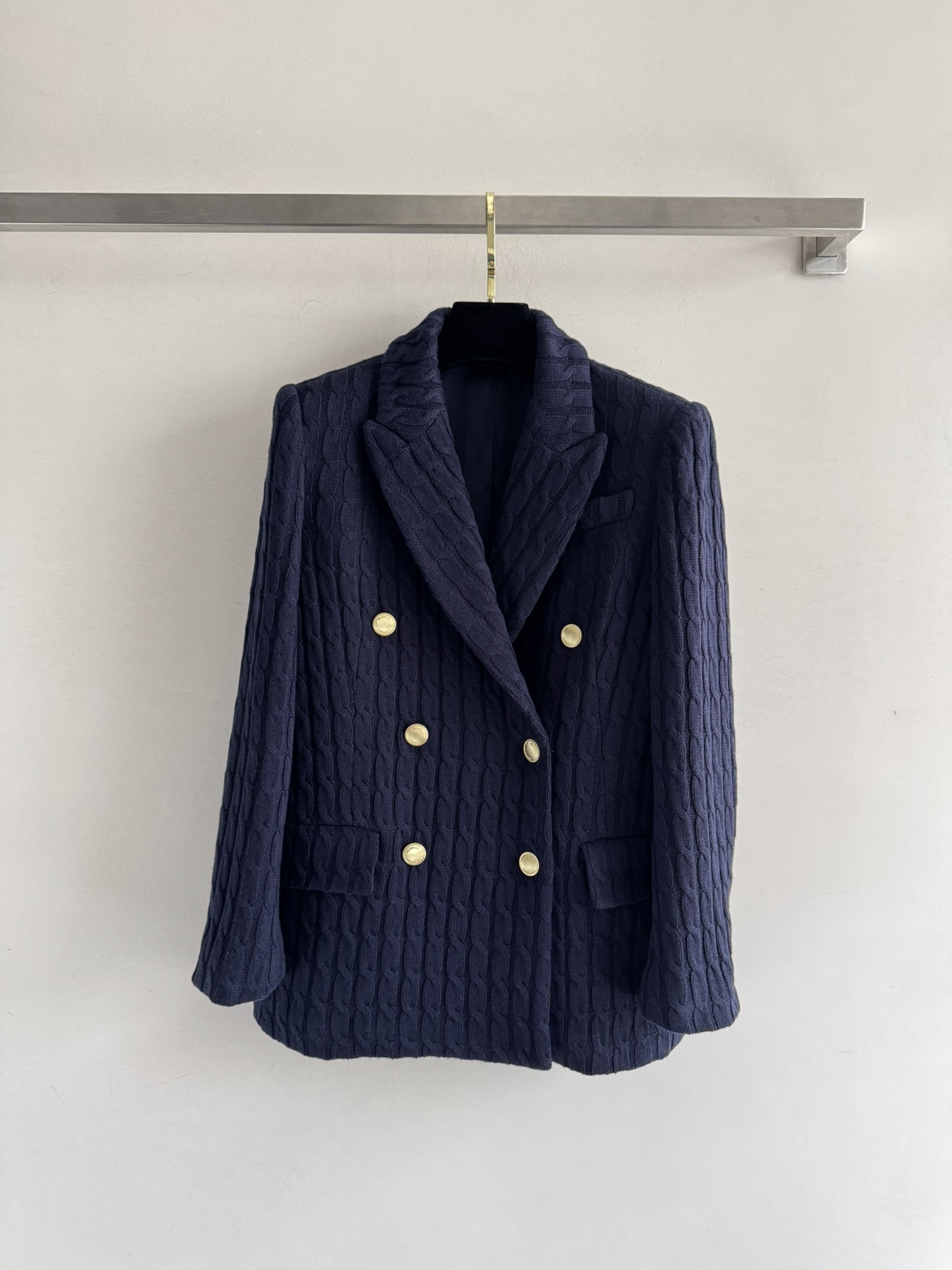 NO:498805,ＢＣＣ２ new suit jacket, YB developed a high-quality version to customize the YB outer cashmere knit outline, the upper body is super slim, fashionable and atmospheric~ Paired with classic double rows of metal buttons, full of high-end feeling!  A must-have for the navy blue super white color this season, Jackets & coats, business suit, alexander wang19860909ＢＣ25FW新款西装外套,YB开发高品质版本定制YB外层羊绒针织勾勒,版型上身超级显瘦时髦大气～搭配经典双排金属纽扣,满满的高级感！藏蓝色超级显白这季必入的一款ＳＭＬ,,jackets & coats,business suit,alexander wang,Women's clothing