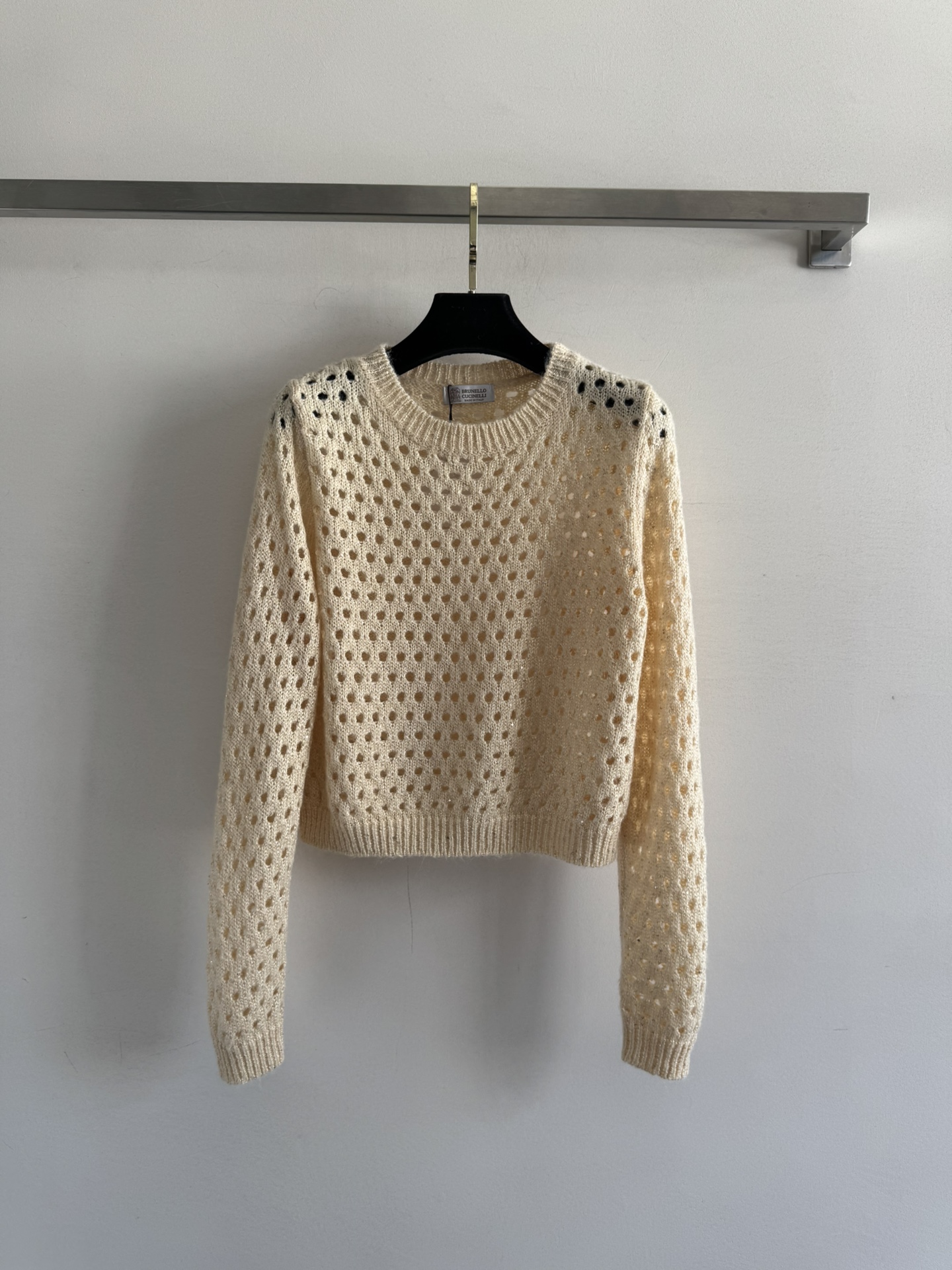 NO:499585,BC25FW new round neck hollow sweater, age-reducing, simple and elegant, casual and versatile, not picky, comfortable and delicate texture, suitable for daily commuting, three-color SML, alexander wang19860909BC25FW新款圆领镂空针织衫 减龄显嫩 简约大方 休闲百搭不挑人 质感舒适细腻,适合日常通勤必备三色SML,,alexander wang,Women's clothing