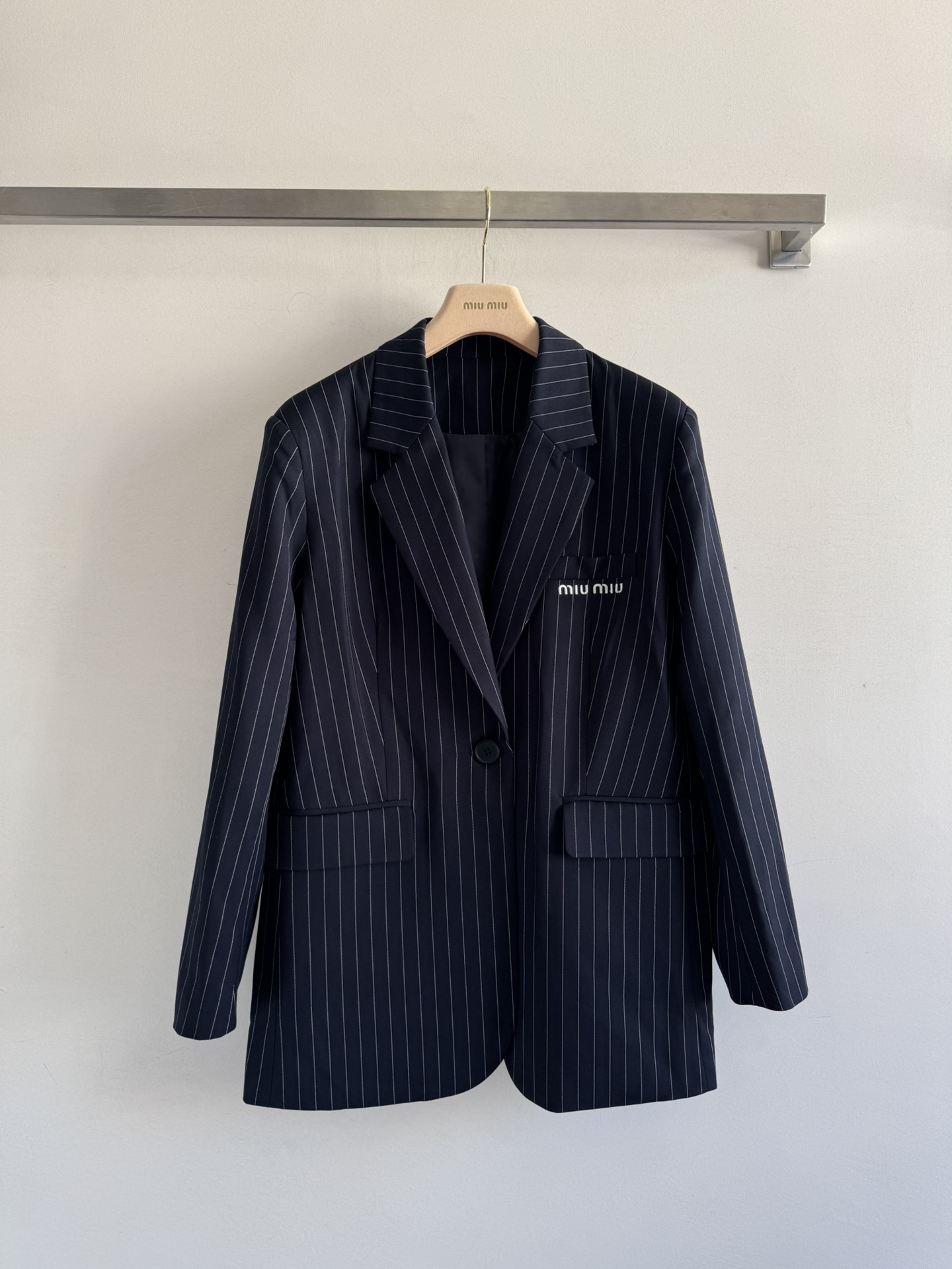 Veste de Costume Rayée Miu Miu, Collection Automne-Hiver 25FW, Luxe et Tendance
