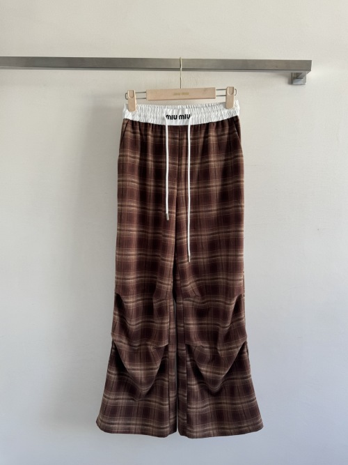 Miu Miu Checkered Wide-Leg Pants with Elastic Waistband and Unique Pleats 1 Miu Miu Checkered Wide-Leg Pants with Elastic Waistband and Unique Pleats