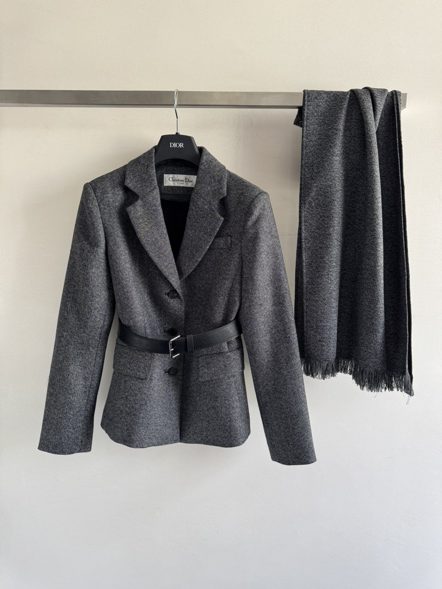 NO:503805,Dio*25FW new model most worth buying series This high-end gray suit jacket is predicted to be popular this year. The designer bursts out design, detachable cloak, and decorated with belt. The multi-style scarf is full of high-end feeling, which is a classic suit. It is highly recommended. This year's new model is all in the aesthetic line~high-quality and high-end version of SMSL,,dior, jackets & coats,business suit,alexander wang19860909Dio*25FW新款最值得买系列这款高级灰西装外套预测这款今年肯定火爆,设计师炸裂设计,可拆卸斗篷,搭配腰带装饰 多样式围巾高级感满满拆下来就是一款经典西装,强烈推荐,今年新款全部在审美线～高品质高版本ＳＭＬ,,dior,jackets & coats,business suit,alexander wang,Women's clothing