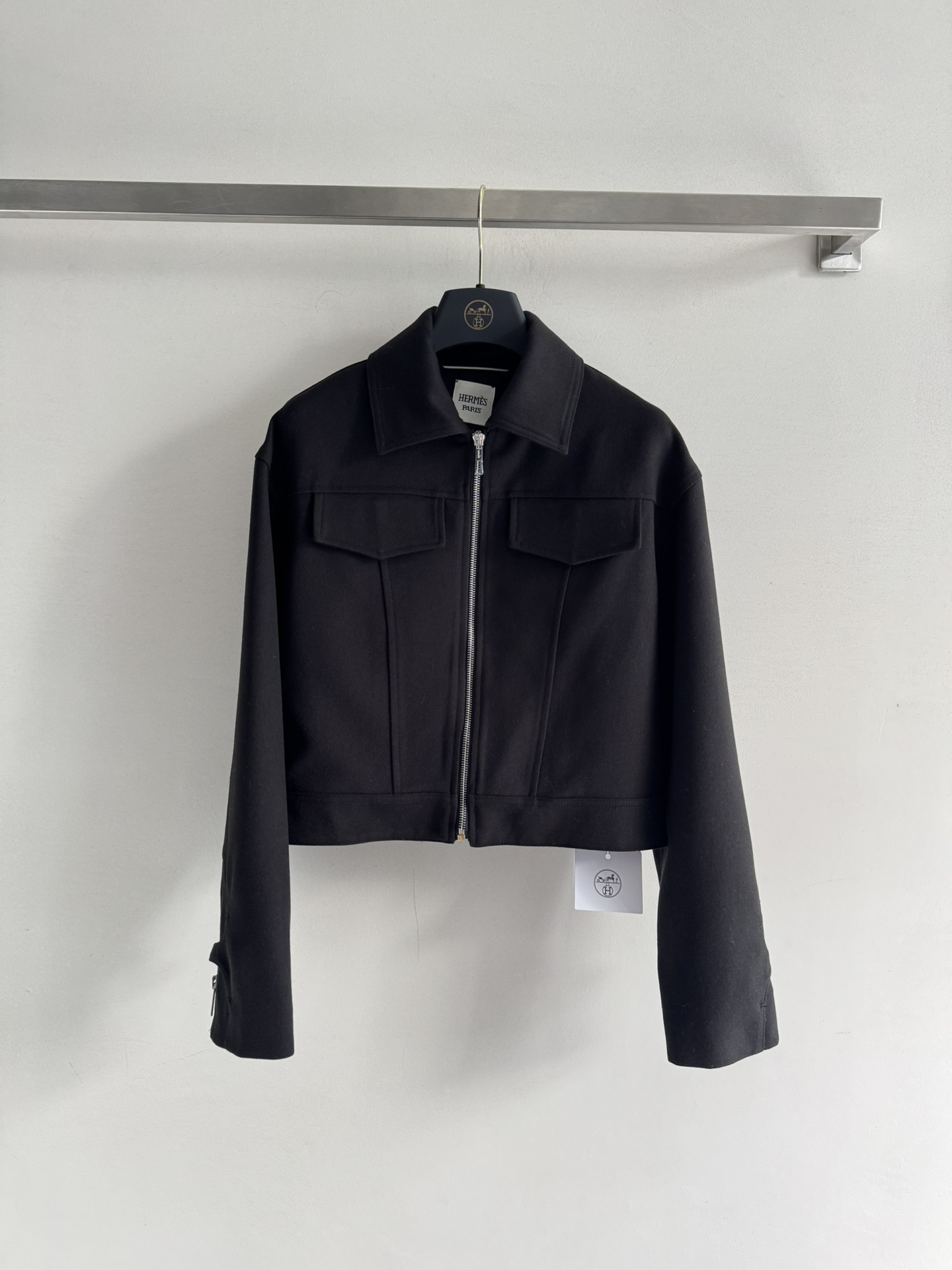 NO:505740,HERME*25FW new short jacket jacket, wool blend fabric, three-dimensional, stylish, minimalist style, high-end and handsome, small short style, trendy and fashionable, not picky style, very friendly to small people, versatile, fashionable and cool SML-,, hermes, jackets & coats, jackets & coats, alexander wang19860909HERME*25FW新款短夹克外套,绵羊毛混纺面料,立体有型极简风格高级帅气 小短款版型新潮时尚 不挑人的款式 对小个子也是很友好的长度 百搭时髦又酷飒SML-,,hermes,jackets & coats,jackets & coats,alexander wang,Women's clothing