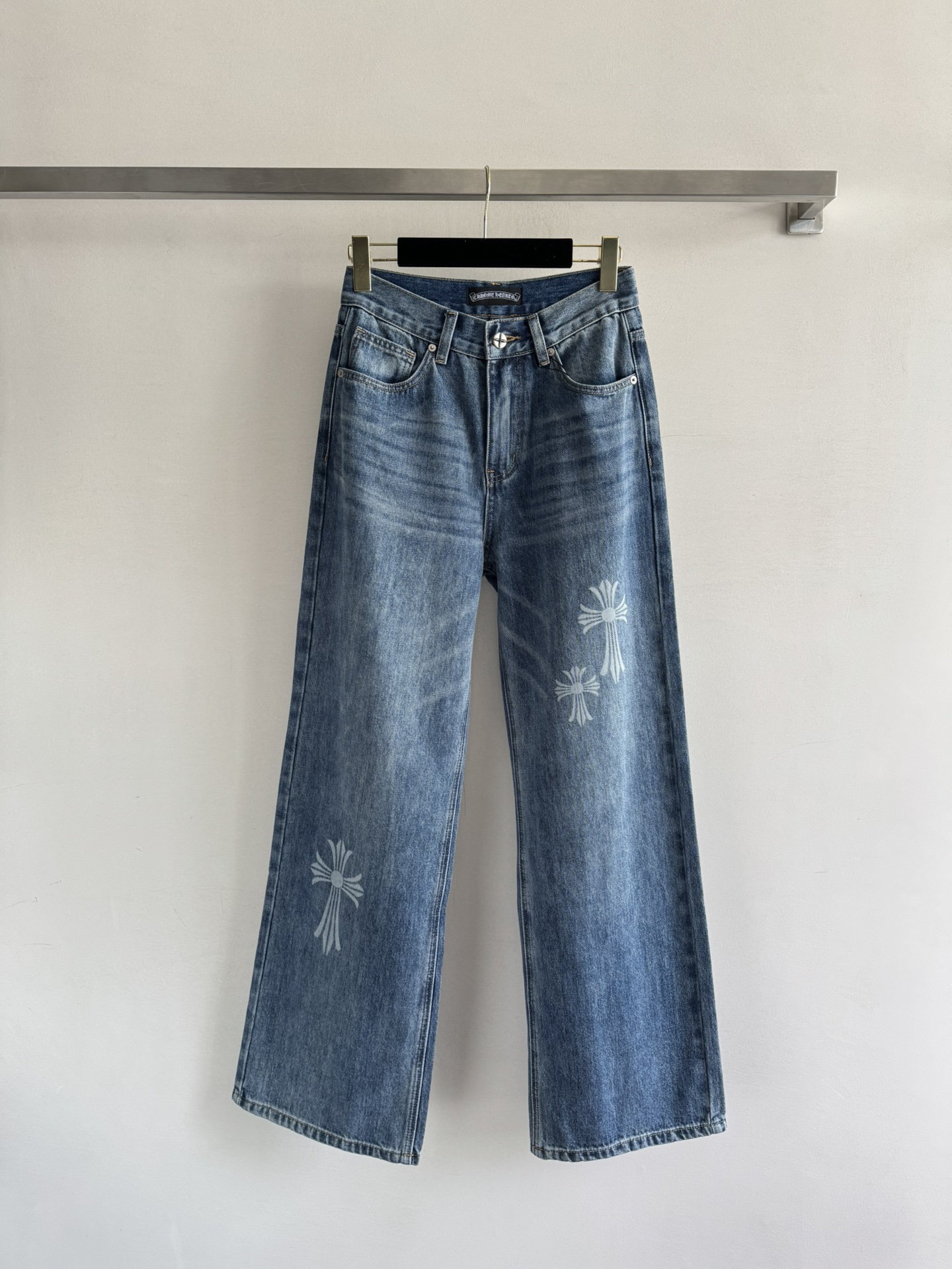 NO:544480,Chrome Heat* 25 Classic Cross Printed Jeans Retro Washing Craft Fabric is soft, comfortable and unrestrained, full of lazy style, straight-tuned style, high-slim and huge, easy to wear, with a belly-tightening effect, fashionable and exquisite love, loose cut, comfortable and stylish!  Full of design sense, easy to shape the super long legs, the universal matching king of four seasons SML, chrome hearts, chrome hearts, jeans, alexander wang19860909Chrome Heat*克罗心25经典十字架印花牛仔裤 复古洗水工艺面料柔软,穿着舒适无束缚感,满满的慵懒风,直筒版型,显高显瘦巨好穿,自带收腹效果,时髦精的大爱,宽松裁剪,舒适有型两不误！满满的设计感,轻松塑造超长腿型,四季万能搭配王SML,,chrome hearts,chrome hearts,jeans,alexander wang,Women's clothing