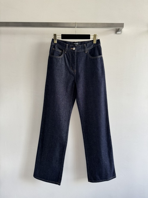 Chanel 2025 Fall/Winter Dark Blue Wash Denim Jeans with Bowknot CC Embroidery 5 Chanel 2025 Fall/Winter Dark Blue Wash Denim Jeans with Bowknot CC Embroidery