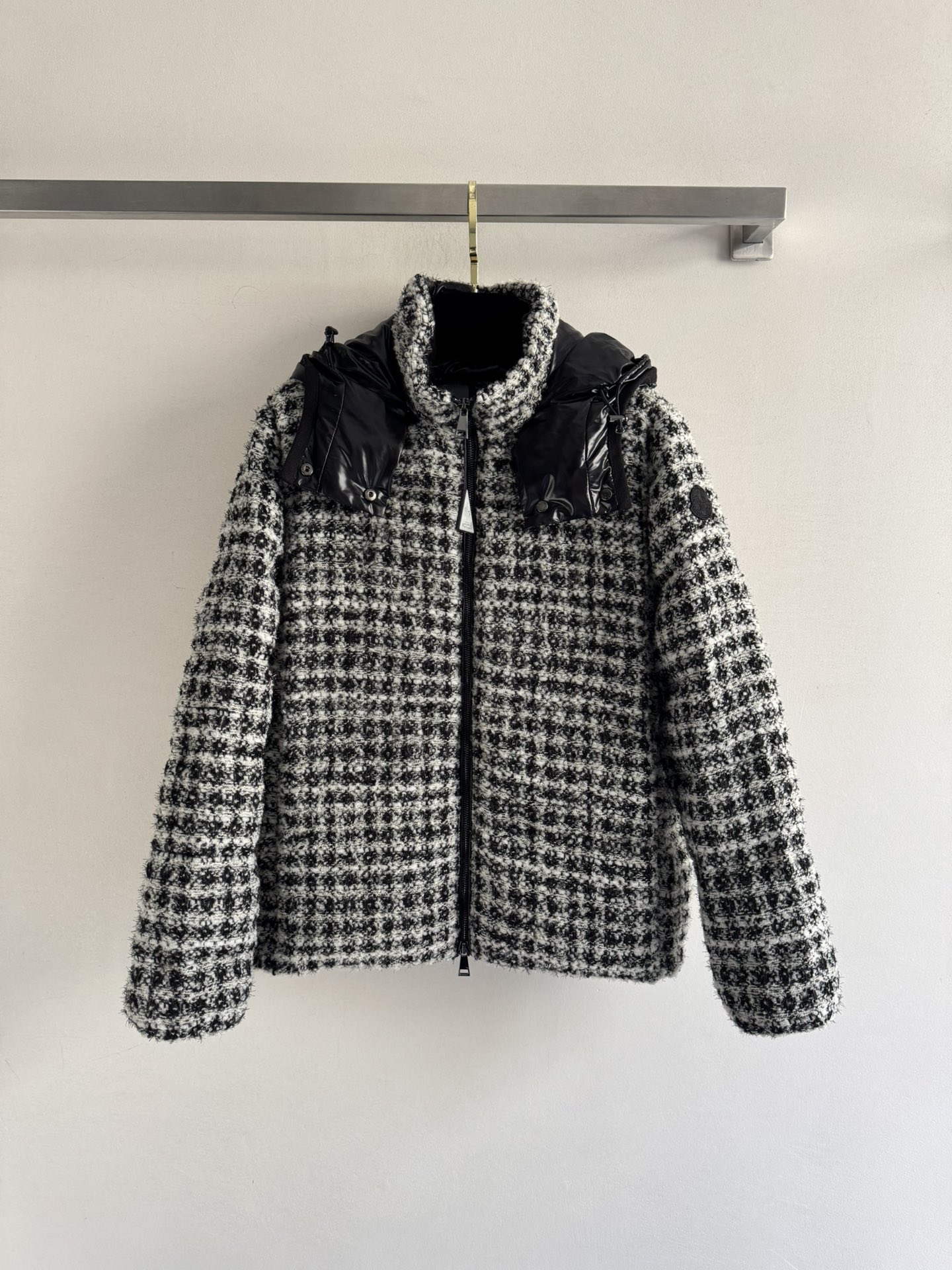 Moncler Dames Donsjack met Tweed en Afneembare Capuchon - Stijlvol en Warm