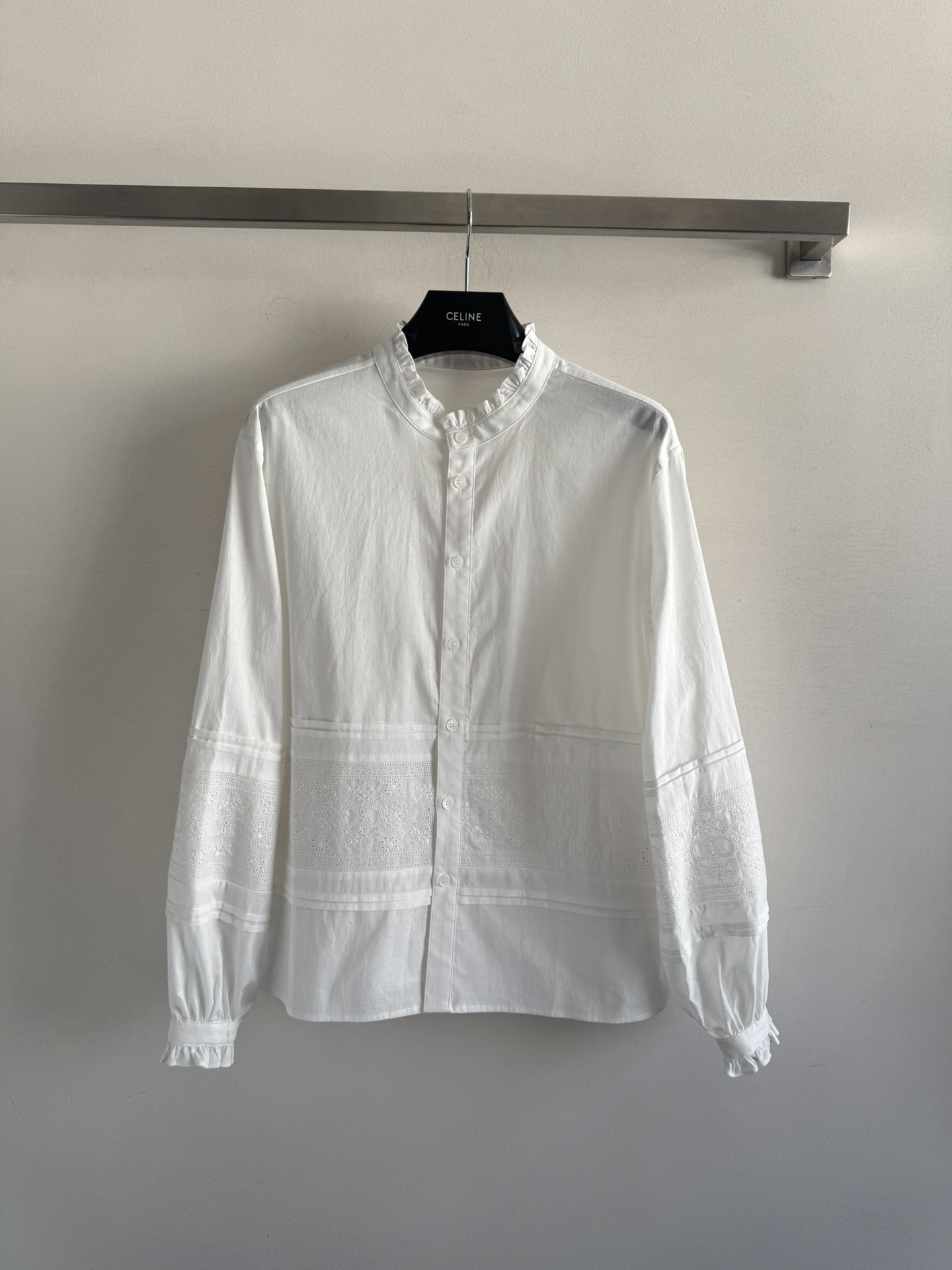 NO:576168,CELlN*25FW new jacquard hollow shirt advanced custom made cotton material has great texture!  The lace stand-up collar has a unique design, and the clothes show embroidered hollow patterns, which are exquisite and eye-catching!  More advanced and bright details, low-key to highlight the brand style, slightly loose version with optimized proportions, easy to control on the upper body, versatile and casual, simple and advanced, fashionable and fashionable!  SML,,shirts,alexander wang19860909CELlN*25FW新款提花镂空衬衫高级定制全棉材质质感很棒！花边立领别致设计,衣服呈现出刺绣镂空花纹,精美吸睛！更显高级点亮细节 低调彰显品牌风格 微宽松版型优化比例 上身好驾驭,百搭休闲 简约高级 时髦洋气 ！SML,,shirts,alexander wang,Women's clothing