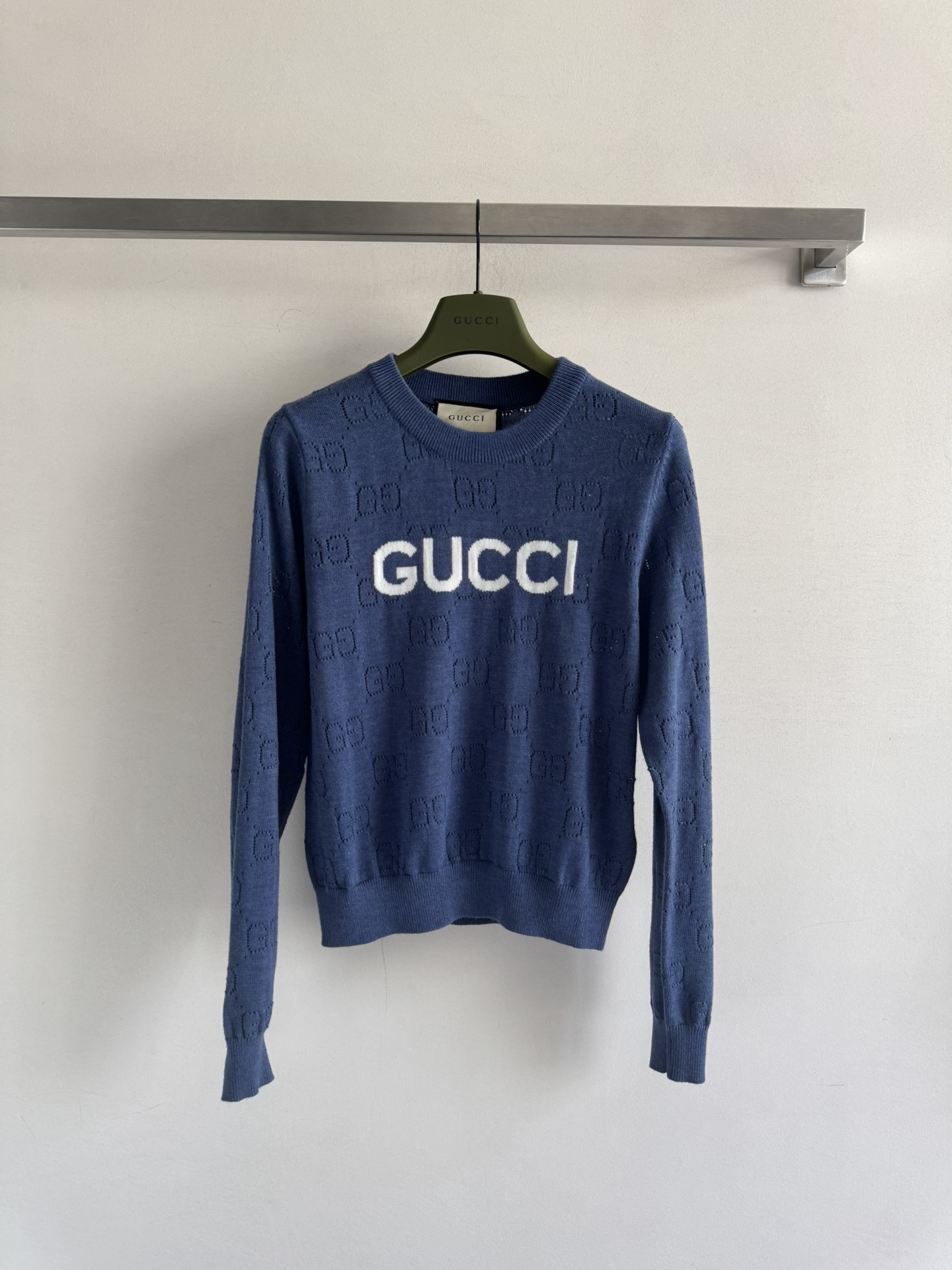NO:576172,GUCC*25FW new round neck sweater, classic double G old jacquard hollow design, fashionable and versatile, regular version, fashionable items in three colors SML,,gucci,alexander wang19860909GUCC*25FW新款圆领针织衫 经典双G老提花镂空设计 时髦百搭不挑人,常规版型 时尚单品三色SML,,gucci,alexander wang,Women's clothing