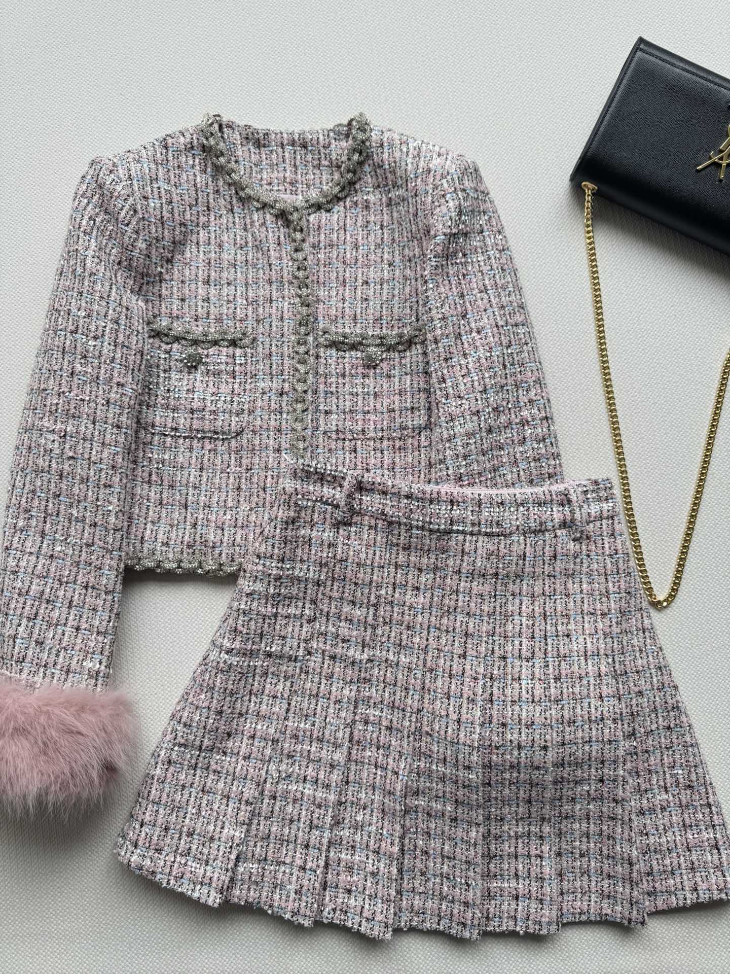Elegant Pink Tweed Skirt - Sparkly, High-Waisted, Chanel-Inspired Design 7 i1761026836 734 2