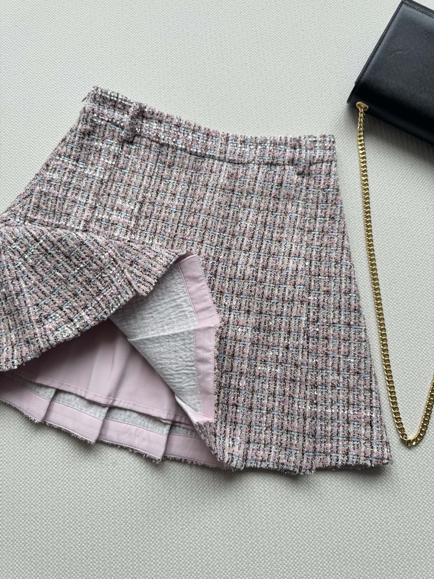 Elegant Pink Tweed Skirt - Sparkly, High-Waisted, Chanel-Inspired Design 4 i1761026837 6098 5