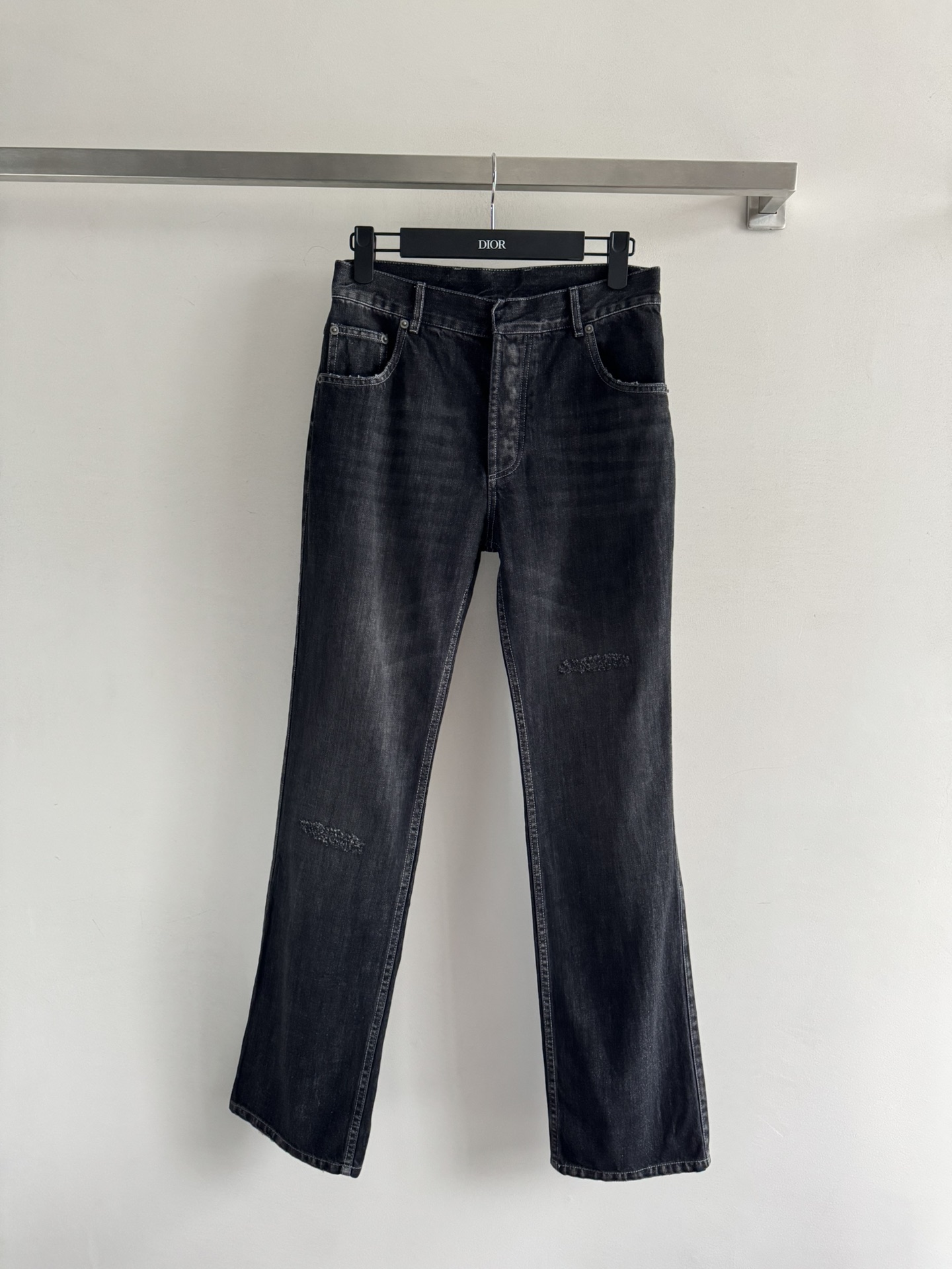 NO:576695,Dio*25 new denim small-foot trousers imported washed fabrics, retro version, simple and fashionable, not picky, the upper body modifies the shape of the legs, making you look slimmer and taller!  Fashionable and easy to control with any combination, daily casual three-color SML, dior, alexander wang19860909Dio*25新款牛仔小脚长裤进口洗水面料 复古版型 简约时尚不挑人 上身修饰腿型 显瘦又显高！随意搭配都时髦好驾驭,日常休闲款三色SML,,dior,alexander wang,Women's clothing