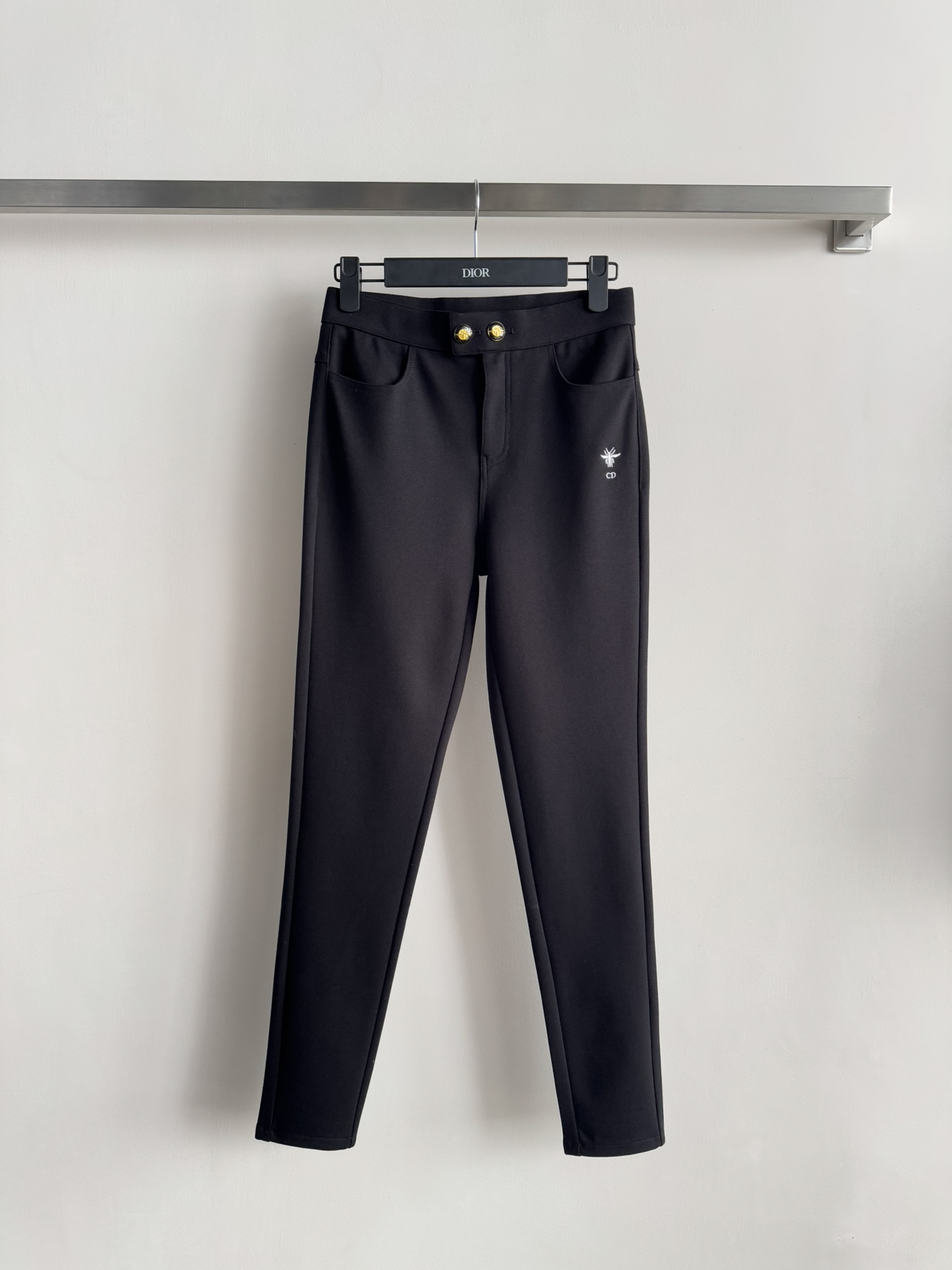 NO:605380,Dio*25 new autumn and winter high-waisted leggings are tight and slimming, modify the leg lines, the high-waisted design is elongated, the little bee CD embroidery design is stress-free for daily wear, the material is soft and skin-friendly, comfortable to wear without being tight, versatile and not picky, monochrome SML,, dior, alexander wang19860909Dio*25秋冬新款高腰小脚裤紧身显瘦,修饰腿部线条超赞高腰设计拉长比例,小蜜蜂CD刺绣设计 日常穿搭无压力,材质柔软亲肤,穿着舒适不勒肉,百搭不挑人,单色SML,,dior,alexander wang,Women's clothing