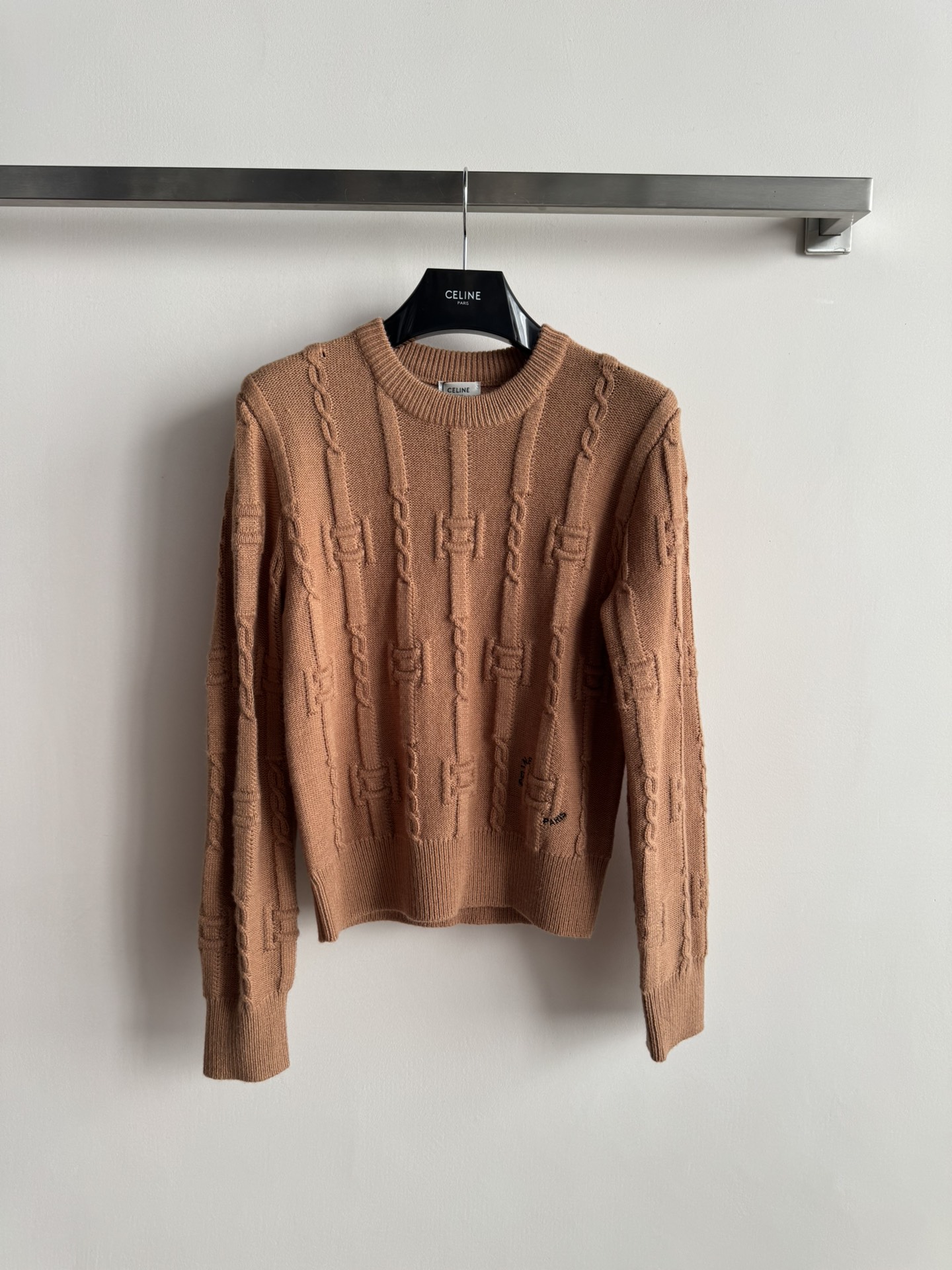 NO:624186,CHANE*25FW new pullover sweater with round neck is simple and versatile, the texture is soft and comfortable, and the upper body shows a gentle temperament. The regular version is comfortable to wear without restraint, and can be worn for daily commuting!  Four colors SML-,,chanel,alexander wang19860909CHANE*25FW新款套头毛衫圆领简洁百搭,质感柔软舒适,上身显温柔气质 常规版型穿着自在无束缚,日常通勤都可穿！四个色SML-,,chanel,alexander wang,Women's clothing