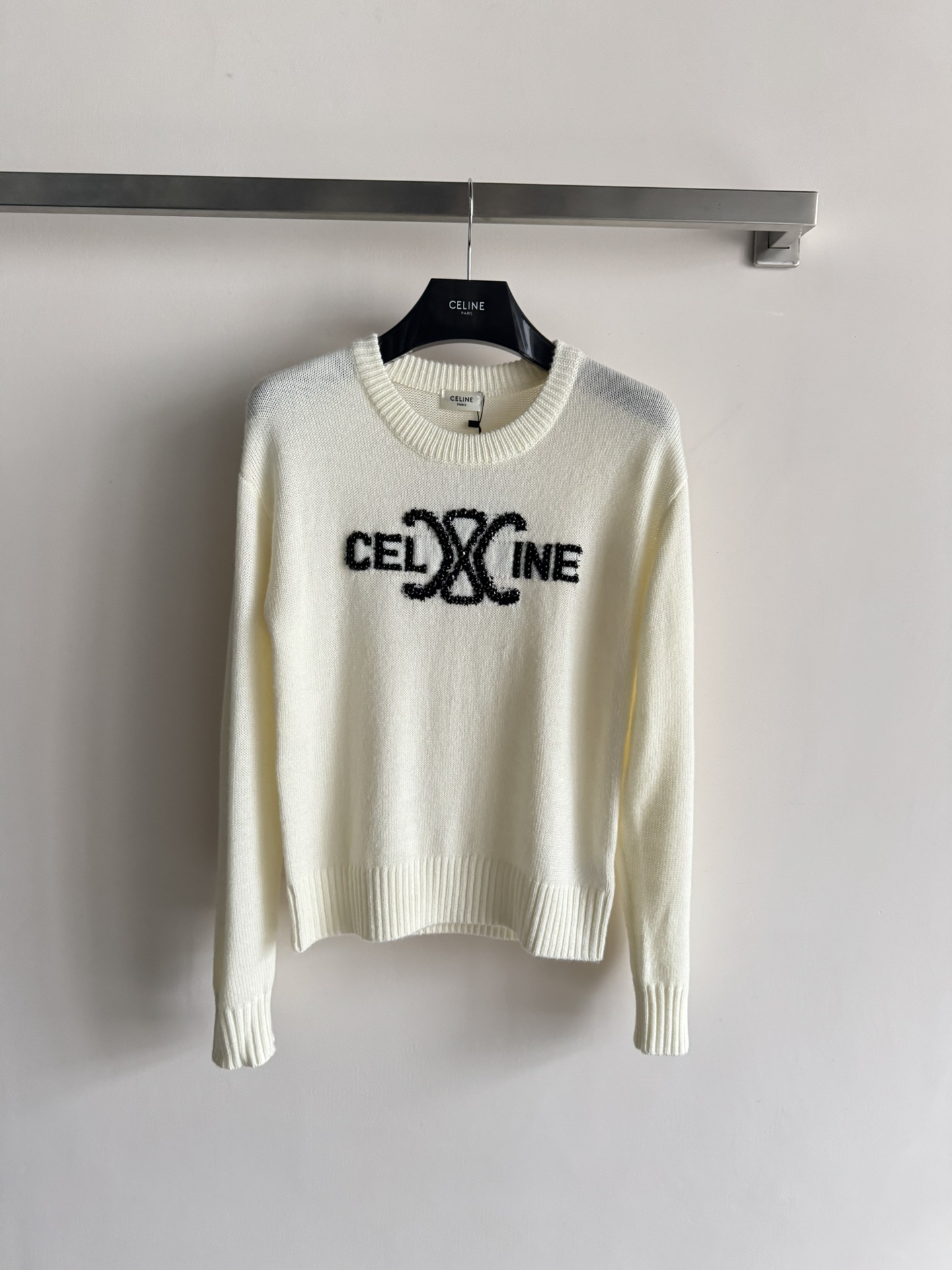 NO:657608,CELIN*25 new autumn and winter Arc de Triomphe knitted sweater with heavy beading logo and Arc de Triomphe embellishment is exquisite and eye-catching. Made of wool, it is skin-friendly, soft and comfortable. The upper body is elegant and elegant. It is a versatile style and is highly recommended~SML,,alexander wang19860909CELIN*25秋冬新款凯旋门针织衫重工钉珠logo凯旋门点缀装饰精致亮眼 采用羊毛亲肤柔软舒适 上身优雅大方显气质 百搭款超推荐入手～SML,,alexander wang,Women's clothing