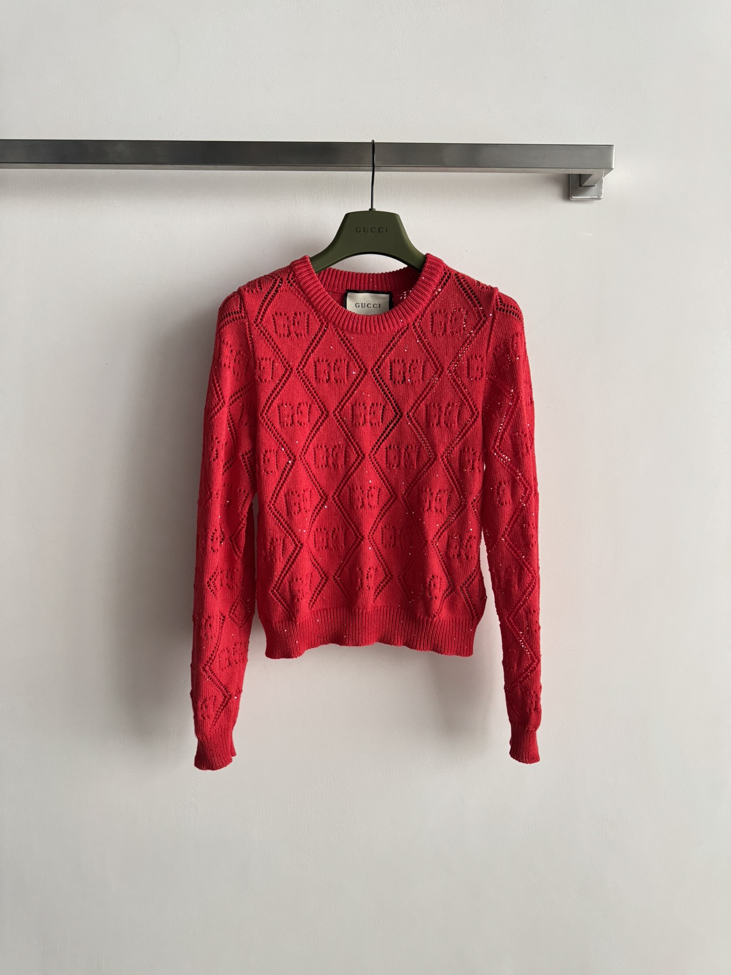NO:685080,Gucc* new autumn and winter hollow jacquard sweater, ready-to-wear jacquard with double G pattern printed all over, exquisite sequins embellishment on the placket, cuffs, and hem threaded closure, elegant and retro!  A must-have red sweater in your wardrobe, four colors SML, gucci, sweaters,19860909Gucc*秋冬新款镂空提花毛衣,成衣提花满印双G图案 精致亮片点缀衣襟袖口下摆螺纹收口 优雅复古！衣橱不可少的一件红色毛衣四色SML,,gucci,sweaters,,Women's clothing