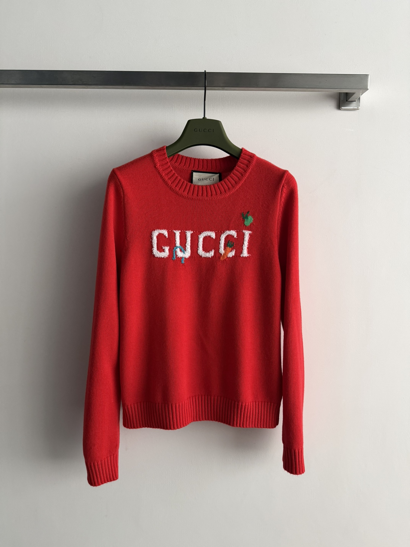 NO:677667,GUCC*25FW new round neck sweater, classic logo letter design, fashionable and versatile, regular version, fashion item three-color SML, Gucci-clothing, gucci, gucci, loro piana,19860909GUCC*25FW新款圆领针织衫 经典logo字母设计 时髦百搭不挑人,常规版型 时尚单品三色SML,古驰-服装,gucci,gucci,loro piana,,Women's clothing