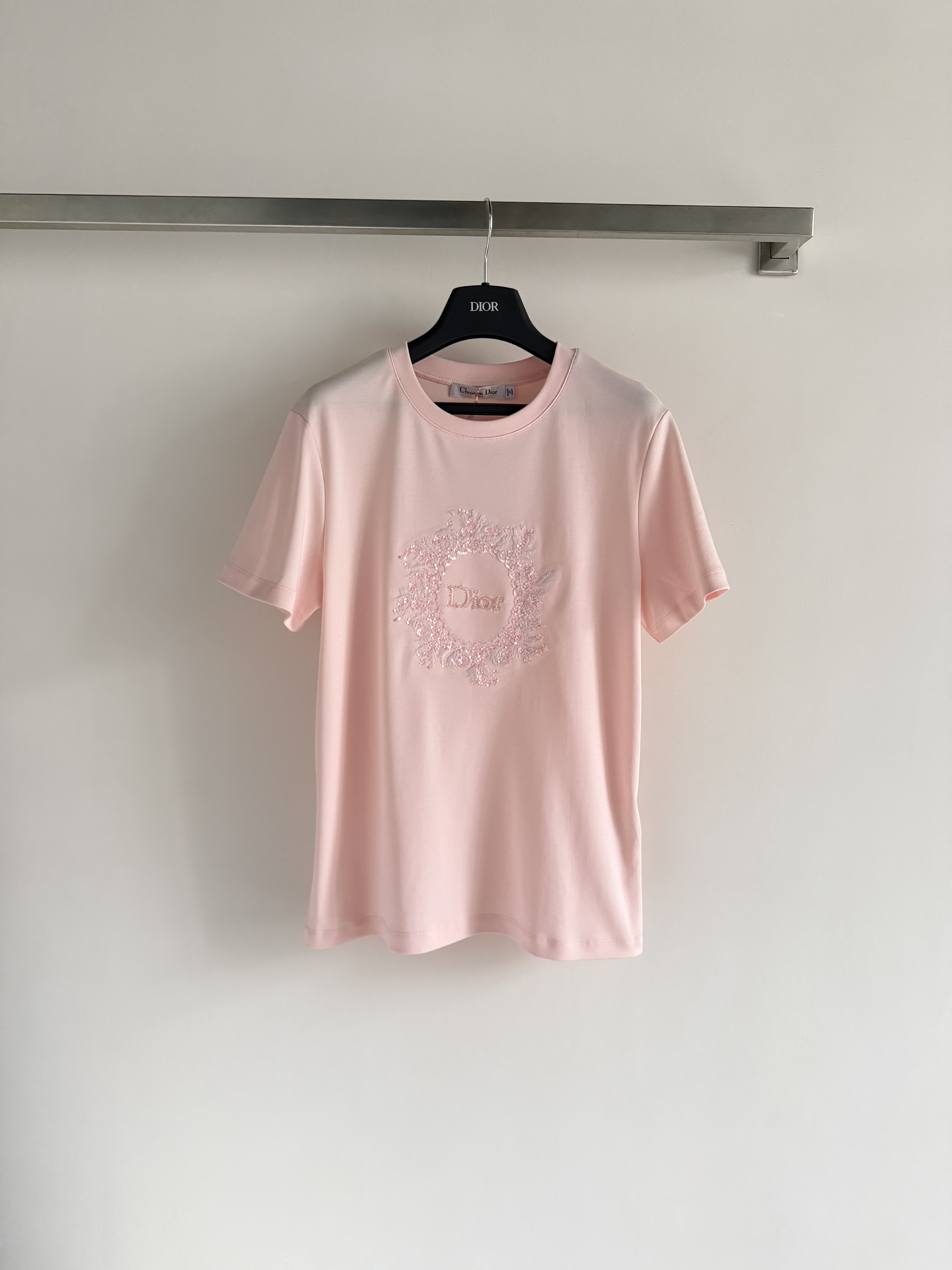 디올 여성 2026SS 자수 플라워 코튼 반팔 티셔츠 레플리카 45629 Dior Women T Shirt