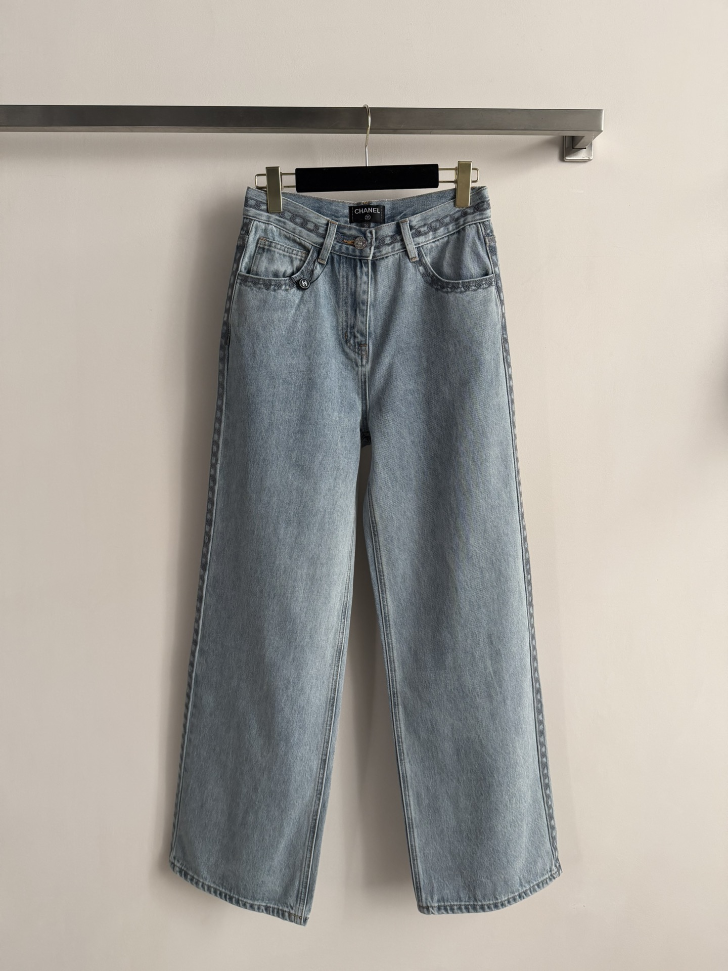 NO:736273,Chane*2026SS early spring new product series // Retro high-waisted denim trousers with high-waisted tailoring design, using heavy-weight washed denim fabric, with both stiffness and softness, super versatile SML,,chanel,19860909Chane*2026SS 早春新品系列//复古高腰牛仔长裤高腰剪裁设计、选用重磅水洗牛仔面料,兼具挺括感与柔软度,超级百搭SML,,chanel,,Women's clothing