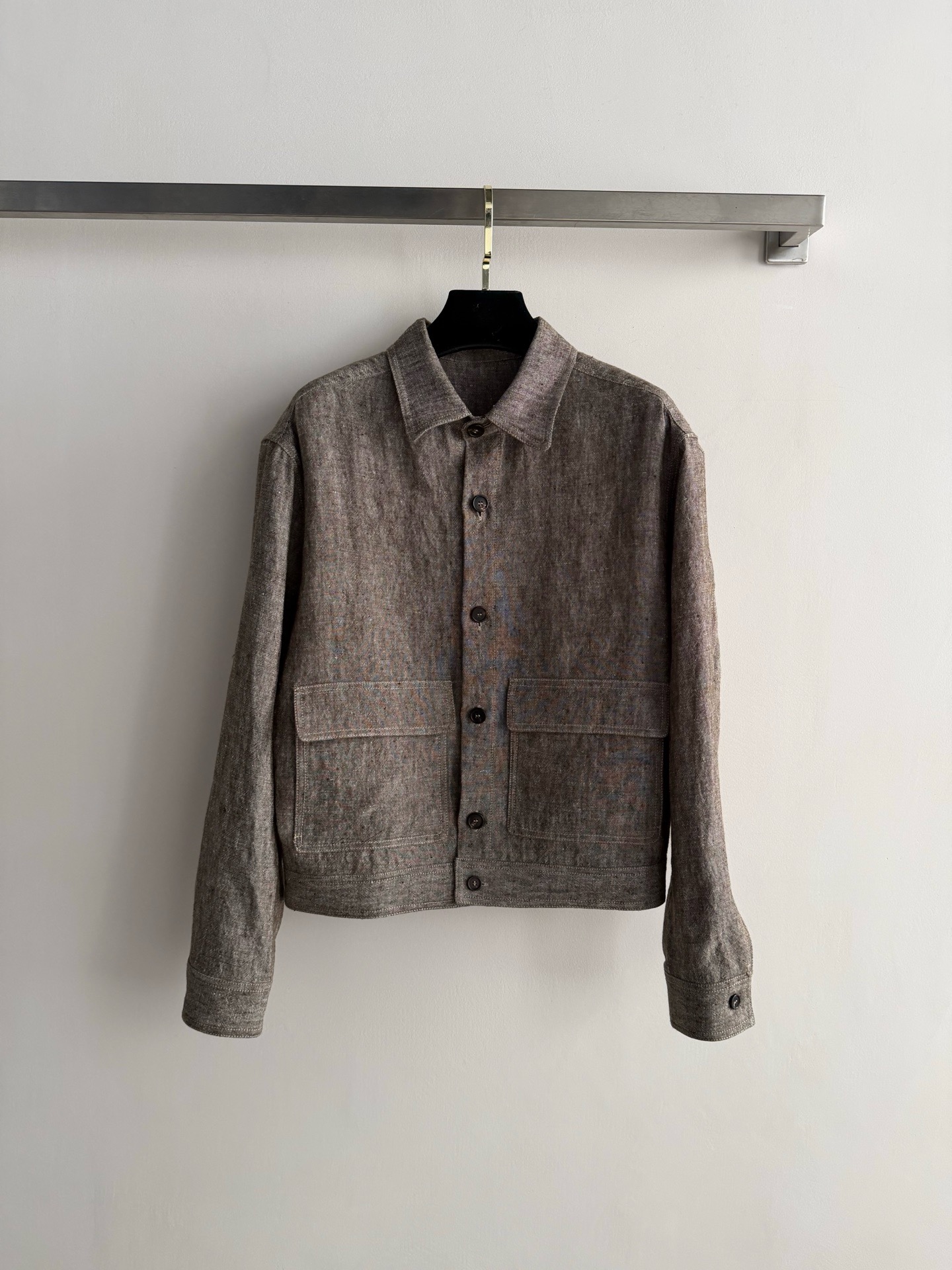 NO:736224,The new 26SS shirt jacket is made of linen and has a vintage feel!  Breathable and comfortable, perfect for spring and summer! Short and loose fit, simple and elegant, very friendly to all body types. Double front pockets + single-breasted buttons, practical and stylish!  It can be easily worn for commuting and leisure, and looks great when worn alone or layered! SML,,jackets & coats,shirts,19860909新款26SS衬衫外套采用亚麻 自带做旧复古感！透气又舒适,春夏穿超合适! 短款宽松版型剪裁 简约大方对各种身材都超友好正面双口袋+单排扣,实用又有型！通勤休闲都能轻松驾驭,单穿或叠搭都很出彩哦!SML,,jackets & coats,shirts,,Women's clothing