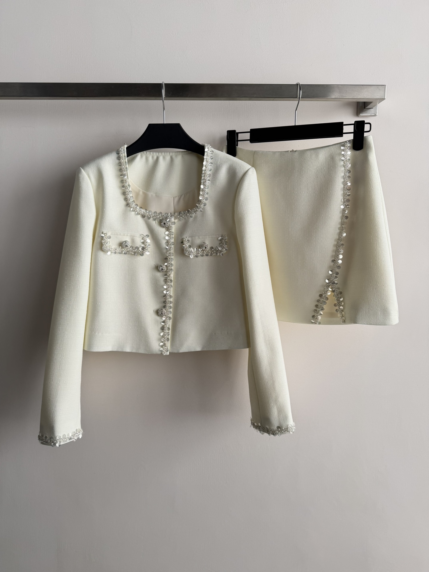 NO:737015,New style beading suit, short jacket + high-waisted skirt, sequined hand-beading, super exquisite details!  The jacket has a round neck design, and the beading on the cuffs and hem echoes. The elegant and noble high-waisted skirt is cut to modify the body proportions, making it easy to control for commuting and dating. The overall style is French socialite, paired with high heels or exquisite accessories, it will directly enhance your temperament!  SML,,high heels,skirts,jackets & coats,19860909新款小香风钉珠套装,短款外套+高腰半裙,亮片手工钉珠,细节超精致！外套圆领设计,袖口和下摆钉珠呼应,优雅贵气满分半裙高腰剪裁,修饰身材比例,通勤约会都能轻松驾驭.整体风格法式名媛,搭配高跟鞋或精致配饰,气质直接拉满！SML,,high heels,skirts,jackets & coats,,Women's clothing