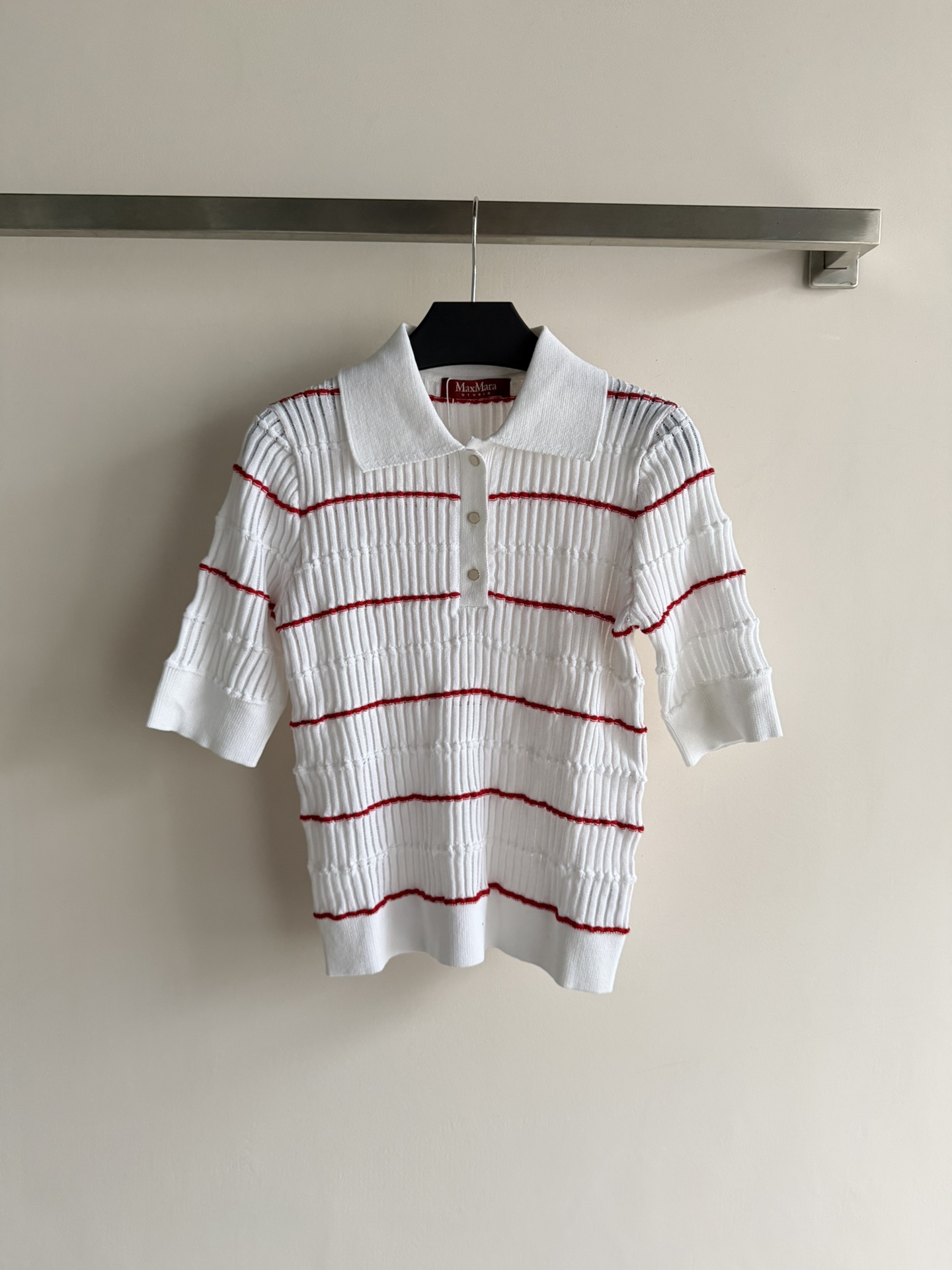NO:740367,MAXMAR*26 new spring and summer striped knitted Polo top, classic striped and fashionable ~ the basic version is not picky and tolerant, simple and neat three-color SML,,19860909MAXMAR*26春夏新款条纹针织Polo上衣,经典坑条时尚大气～基础版型不挑人 包容性好 简单利落三色SML,,,Women's clothing