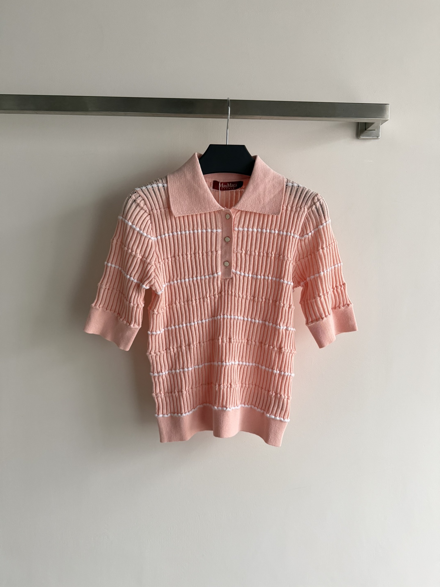 NO:722956,MAXMAR*26 new spring and summer striped knitted Polo top, classic striped and fashionable ~ the basic version is not picky and tolerant, simple and neat three colors SML, Maxmara-clothing, loro piana,19860909MAXMAR*26春夏新款条纹针织Polo上衣,经典坑条时尚大气～基础版型不挑人 包容性好 简单利落三色SML,麦丝玛拉-服装,loro piana,,Women's clothing