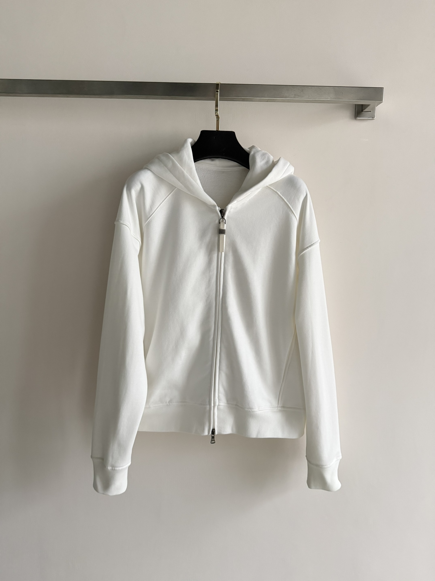 NO:740838,Brunello Cucinell26SS new white casual suit (sweatshirt + wide-leg pants) The casual suit includes a zipper hooded sweatshirt and high-waisted wide-leg pants. It has a simple Korean style, a loose fit, is super slim, and is super friendly to the figure!  The cotton of the sweatshirt is soft and can be worn for daily commuting and leisure. The zipper design is easy to put on and take off. The wide-leg pants have a good drape, and the elastic waist is comfortable and flatters the leg shape. The white is versatile. It is OK to wear with T-shirts and shirts in spring and summer. It is easy to get a lazy and casual style~SML,, brunello cucinelli, hoodie, sweatshirts, shirts, tees, t-shirts, hats,19860909Brunello Cucinell26SS新款白色休闲套装（卫衣+阔腿裤）休闲套装包含拉链连帽卫衣和高腰阔腿裤,简约韩系风,宽松版型超显瘦,对身材超友好！卫衣棉质柔软,日常通勤、休闲都能穿,拉链设计方便穿脱★.阔腿裤垂感好,松紧腰舒适又修饰腿型,白色百搭,春夏季节随便搭T恤、衬衫都很OK,轻松get慵懒随性风~SML,,brunello cucinelli,hoodie,sweatshirts,shirts,tees，t-shirt,hats,,Women's clothing