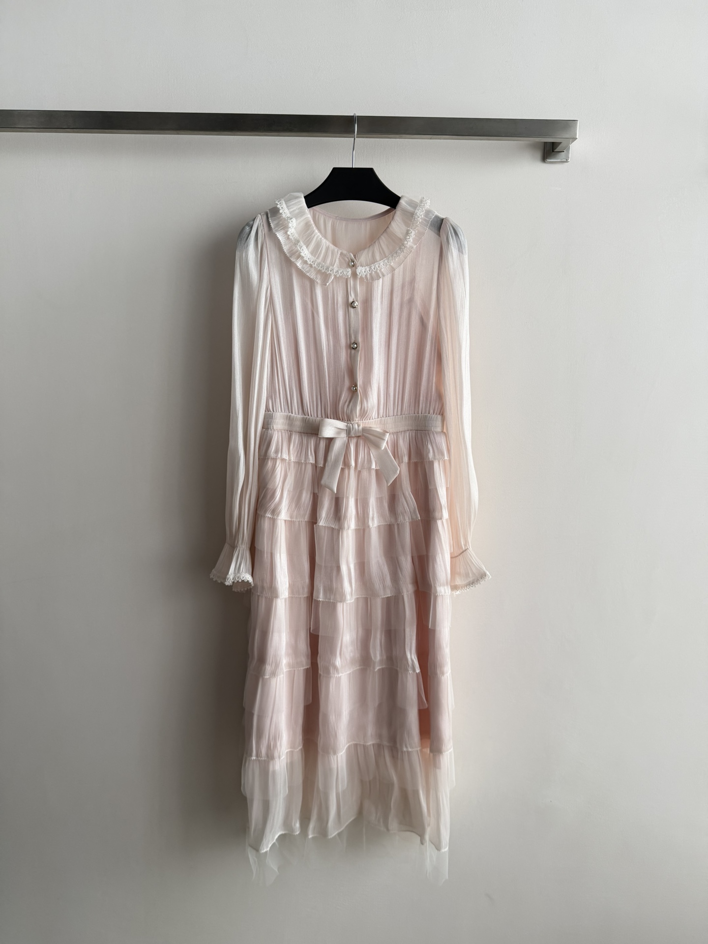 NO:749209,MISS COCOO*26ss bow cake skirt, gold-style design, tiered cake skirt + bow belt, elegant and playful. Light gauze fabric, soft light color, lantern sleeves + lace stand-up collar, full of retro romantic atmosphere. Moderate length of skirt, suitable for dates, parties, and photos, easily create a ladylike temperament, gentle and advanced SML,,skirts,19860909MISS COCOO*26ss蝴蝶结蛋糕裙,千金风设计,层叠蛋糕裙摆+蝴蝶结腰带,优雅又俏皮.轻薄纱质面料,柔和浅色,灯笼袖+蕾丝立领,复古浪漫氛围感满满.裙长适中,约会、聚会、拍照都超出片,轻松打造名媛气质,温柔又高级SML,,skirts,,Women's clothing