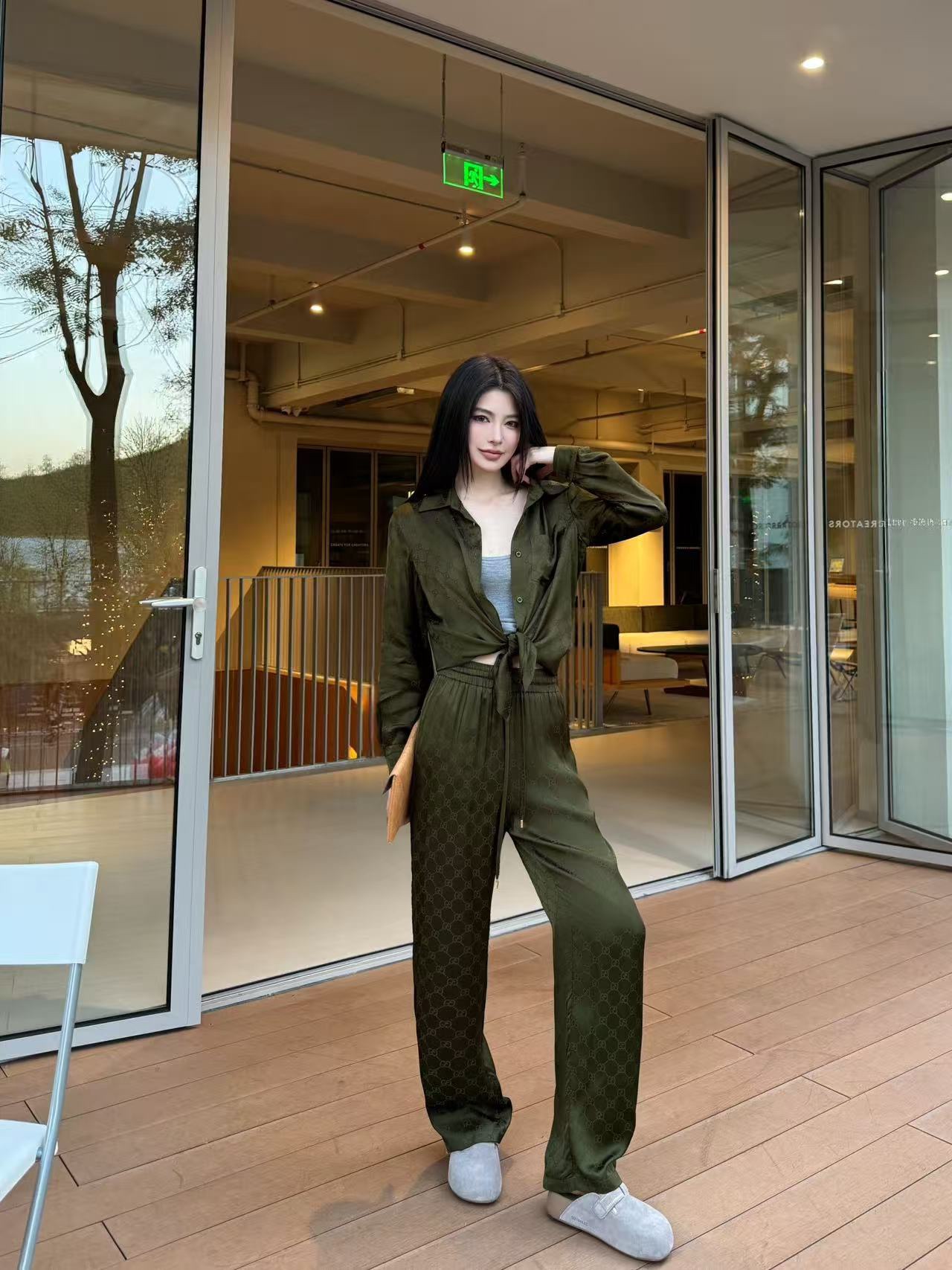 NO:750868,,,19860909,,,Women's clothing