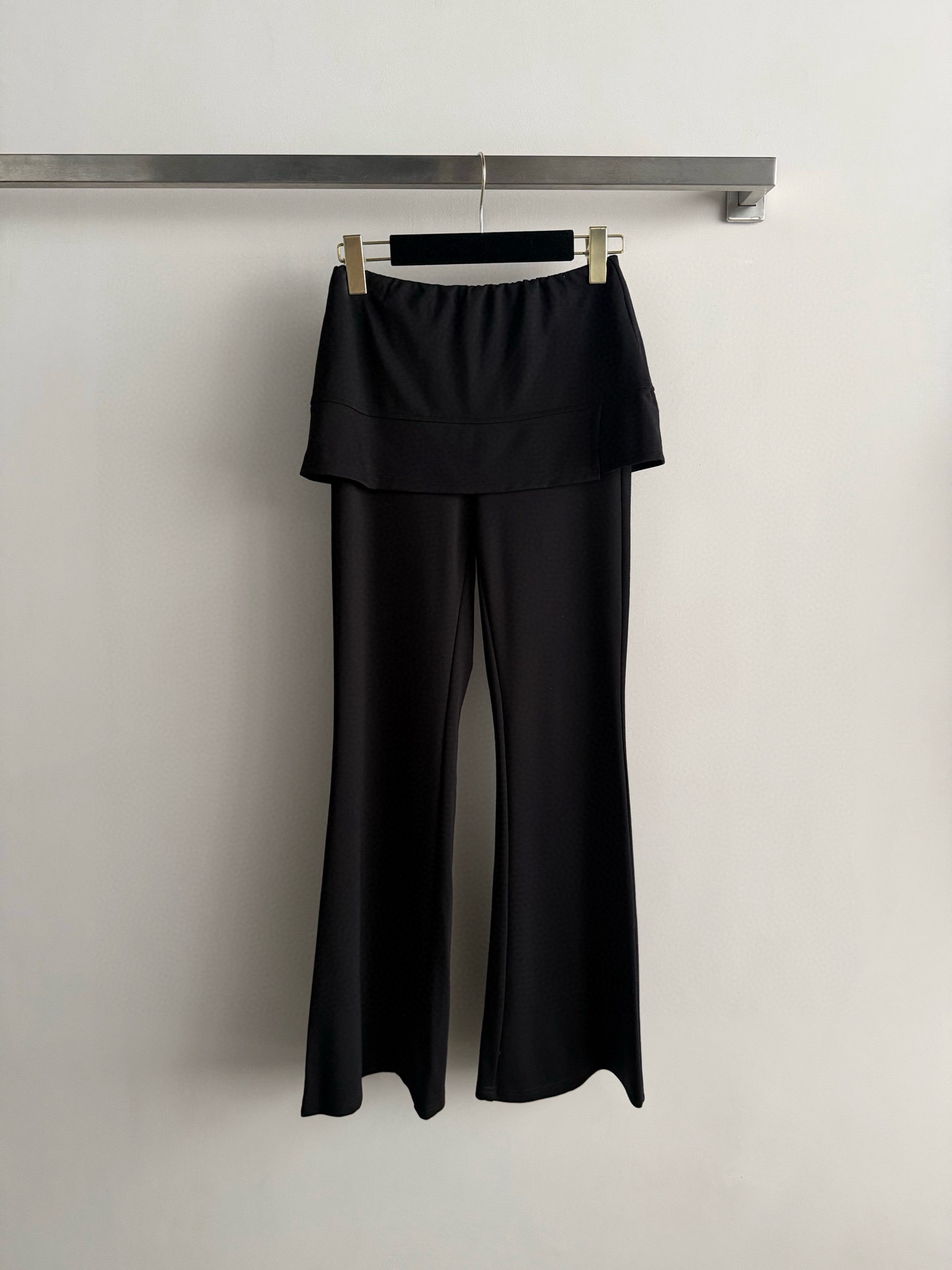NO:751648,JORYA*26SS new fake two-piece bootcut pants, Korean fashion design, with fake two-piece butt curtains, full of layering!  The slightly flared pants shape your legs, making you look slimmer and taller. They can be easily worn for daily leisure or commuting. They are versatile and not picky. They are comfortable and fashionable, so sisters can buy them with confidence!  SML,,19860909JORYA*26SS新款假两件微喇裤,韩系时尚设计,带假两件屁帘,层次感满满！微喇裤型修饰腿型,显瘦又显高,日常休闲或通勤都能轻松驾驭,百搭不挑人●.舒适又时髦,姐妹们可以放心入手啦！SML,,,Women's clothing