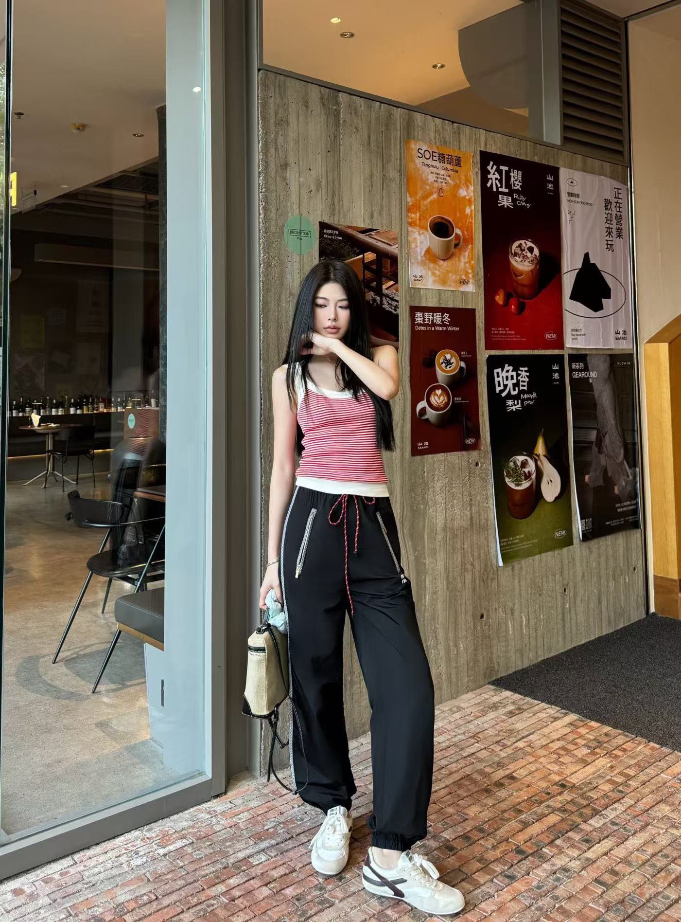 NO:760160,,,19860909,,,Women's clothing