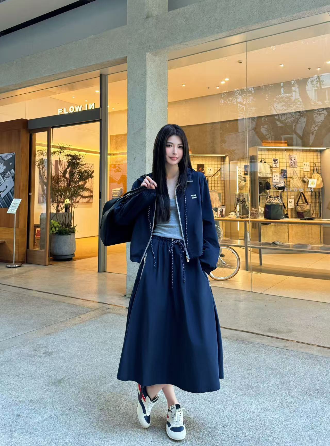 NO:760122,,,19860909,,,Women's clothing