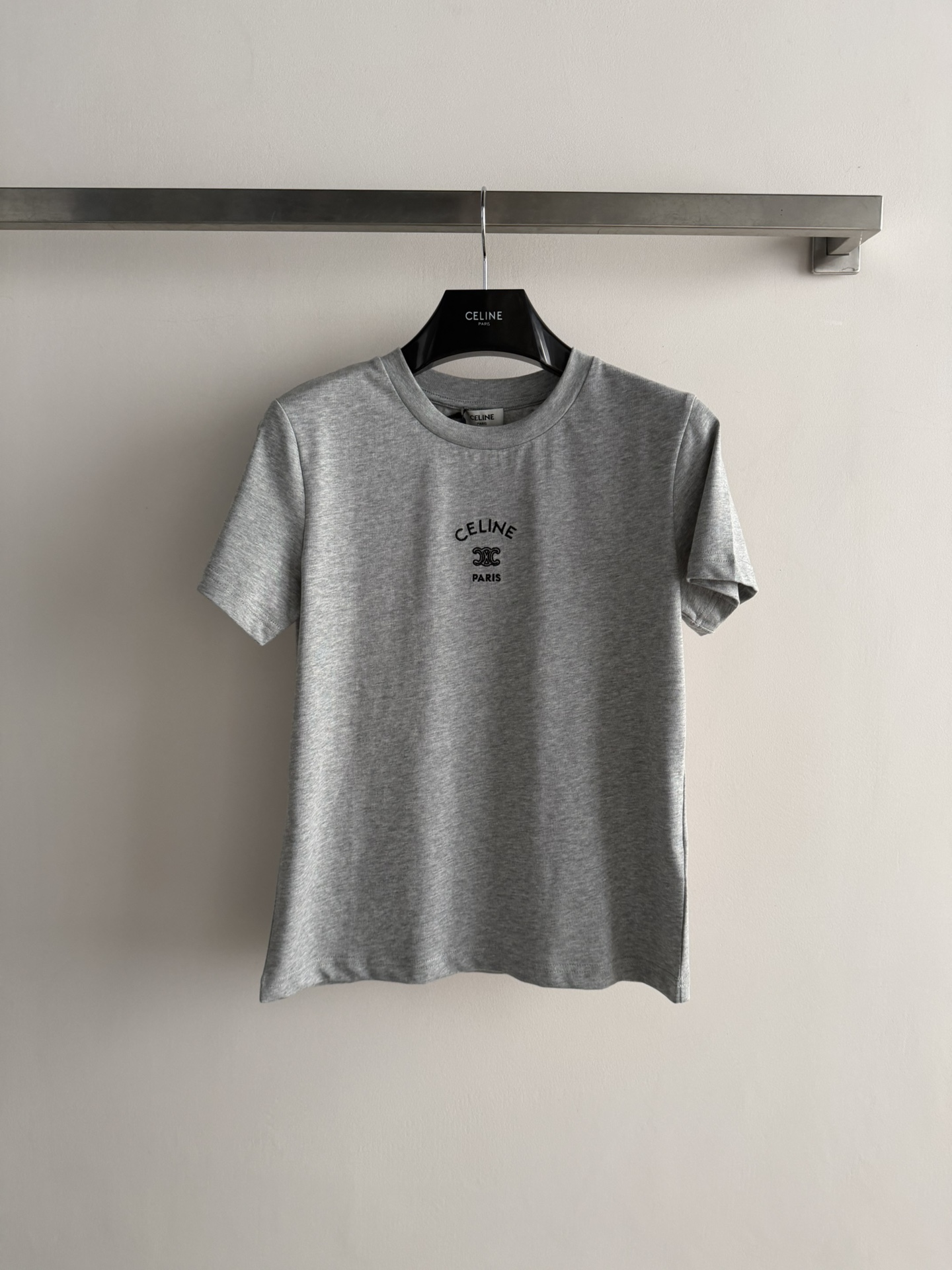 NO:790350,CELIN* Arc de Triomphe T-shirt, classic logo + Arc de Triomphe pattern, simple and recognizable!  High-quality pure cotton, soft and breathable, super comfortable to wear in spring and summer~ The right-shoulder cut has a slightly loose fit, which flatters your figure and is comfortable, and can be easily used for daily commuting and leisure. It is versatile and looks good with jeans or skirts. It is a basic wardrobe essential!  Three-color SML,,celine,skirts,jeans,tees,t-shirt,19860909CELIN*凯旋门T恤,经典Logo+凯旋门图案,简约又有辨识度！高品质纯棉,柔软透气,春夏穿超舒服～正肩剪裁微宽松版型,修饰身形又自在,日常通勤、休闲都能轻松驾驭.百搭属性,随便配牛仔裤、半裙都好看,是衣橱必备基础款！三色SML,,celine,skirts,jeans,tees，t-shirt,,Women's clothing