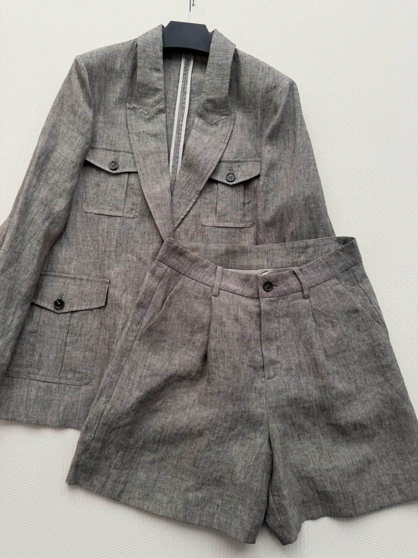 NO:792068,Linen safari style suit shorts, made of high-content linen fabric, are light and breathable, super comfortable to wear in spring and summer!  The high waist and wide legs are neatly cut, making you appear slimmer and taller. It can be easily used in daily commuting. The linen fabric has anti-wrinkle properties and is comfortable to wear. Pair it with a jacket of the same material to easily get a relaxed feeling in the city!  SML,,shorts,jackets & coats,business suit,19860909亚麻猎装风西装短裤,采用高含量亚麻面料,轻盈透气,春夏穿超舒服！高腰阔腿剪裁利落,显瘦显高 通勤日常都能轻松驾驭.亚麻面料自带抗皱属性,穿着舒适 搭配同材质外套轻松get都市松弛感穿搭！SML,,shorts,jackets & coats,business suit,,Women's clothing