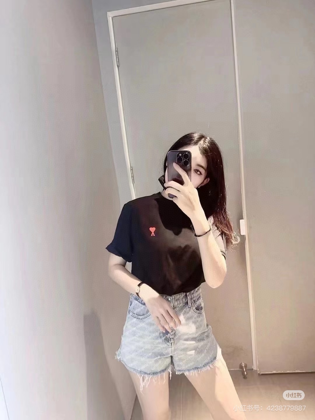 아미 하트 자수 크루넥 여성 반팔 티셔츠 137733 썸네일 이미지