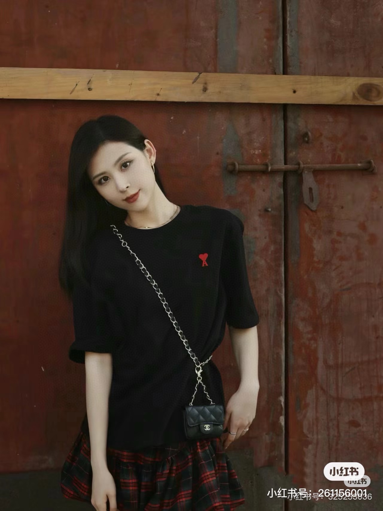 아미 하트 자수 크루넥 여성 반팔 티셔츠 137733 썸네일 이미지