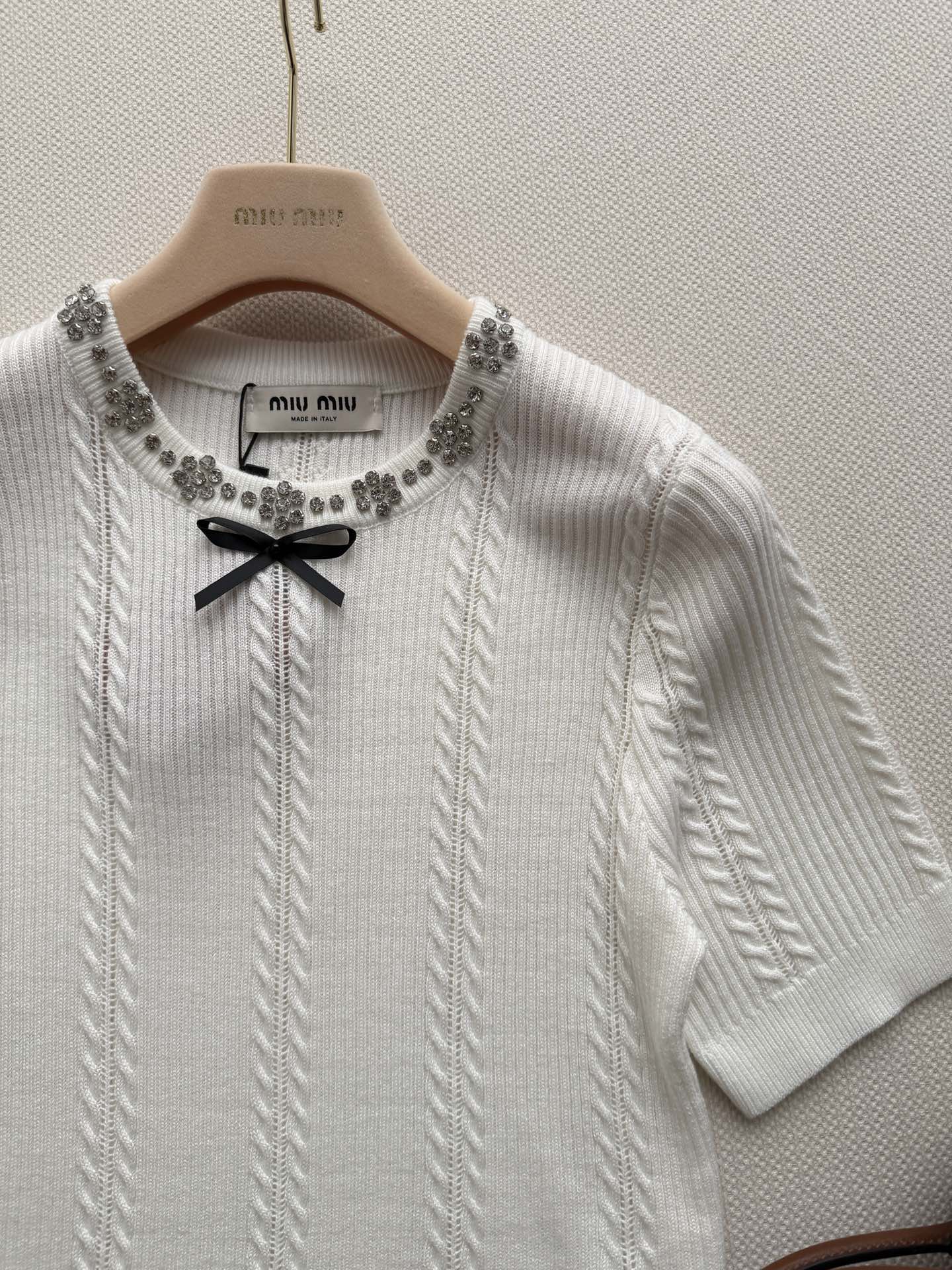 miumi*26SS新款蝴蝶结短袖针织衫🎀钉钻圆领小版型设计 搭配蝴蝶结装饰🎀 超甜超减龄 上身秒变小甜
