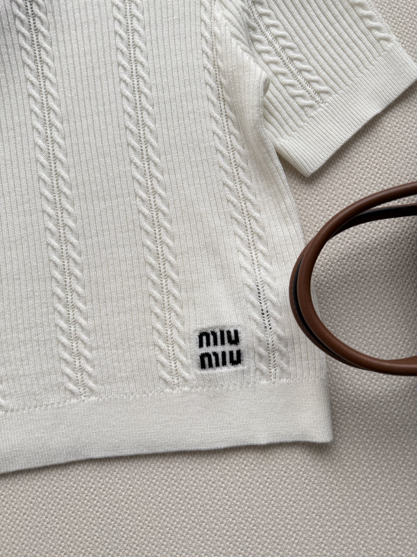 miumi*26SS新款蝴蝶结短袖针织衫🎀钉钻圆领小版型设计 搭配蝴蝶结装饰🎀 超甜超减龄 上身秒变小甜
