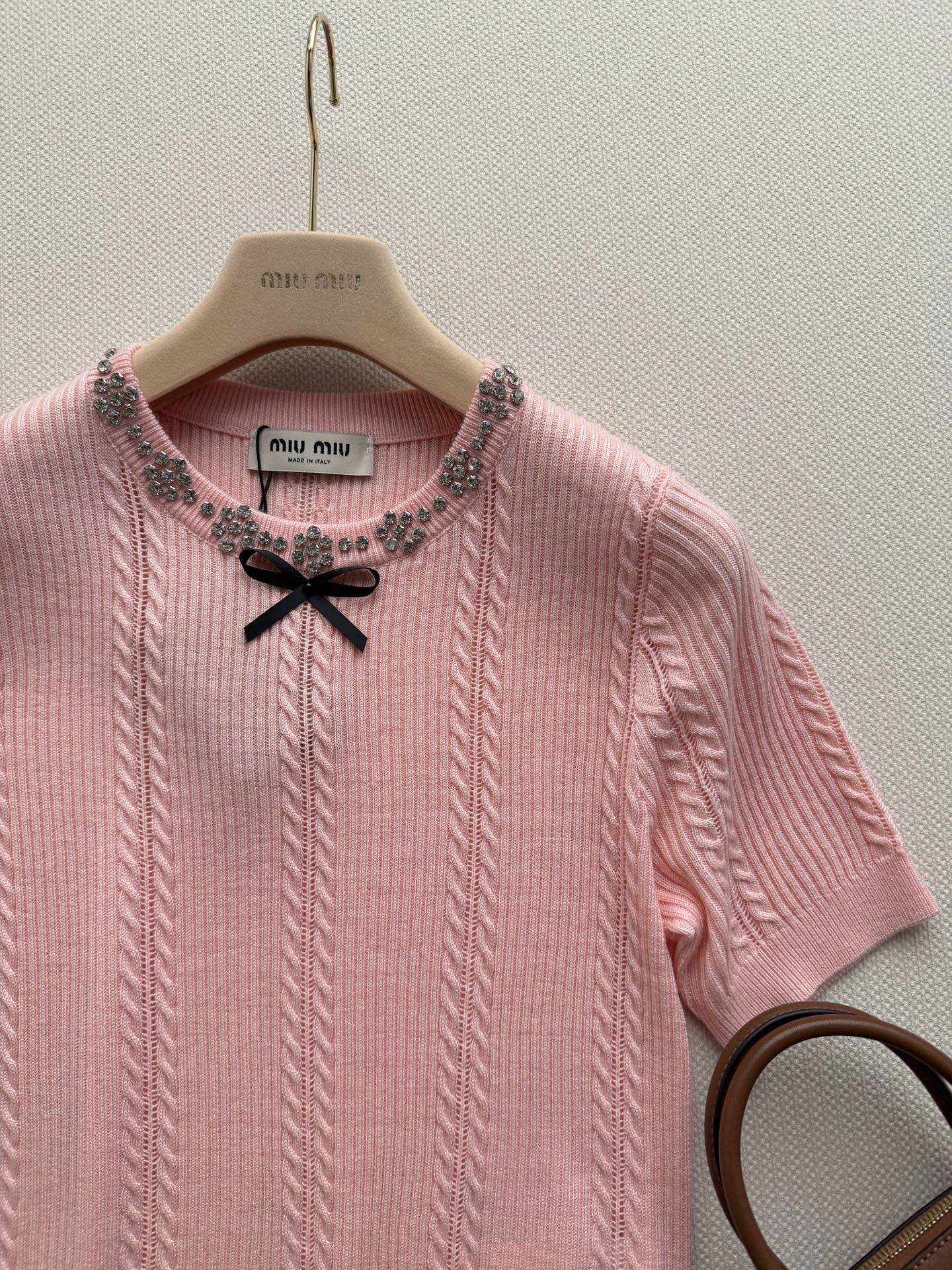 miumi*26SS新款蝴蝶结短袖针织衫🎀钉钻圆领小版型设计 搭配蝴蝶结装饰🎀 超甜超减龄 上身秒变小甜