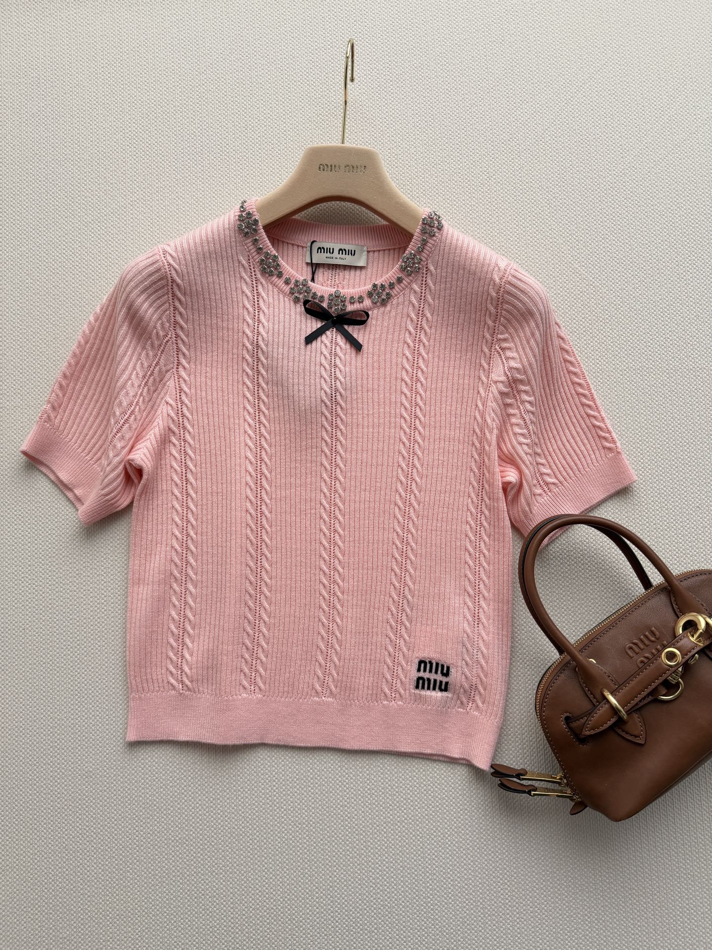 miumi*26SS新款蝴蝶结短袖针织衫🎀钉钻圆领小版型设计 搭配蝴蝶结装饰🎀 超甜超减龄 上身秒变小甜