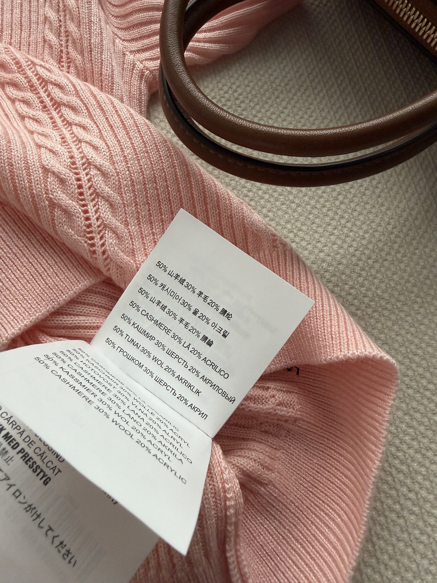 miumi*26SS新款蝴蝶结短袖针织衫🎀钉钻圆领小版型设计 搭配蝴蝶结装饰🎀 超甜超减龄 上身秒变小甜